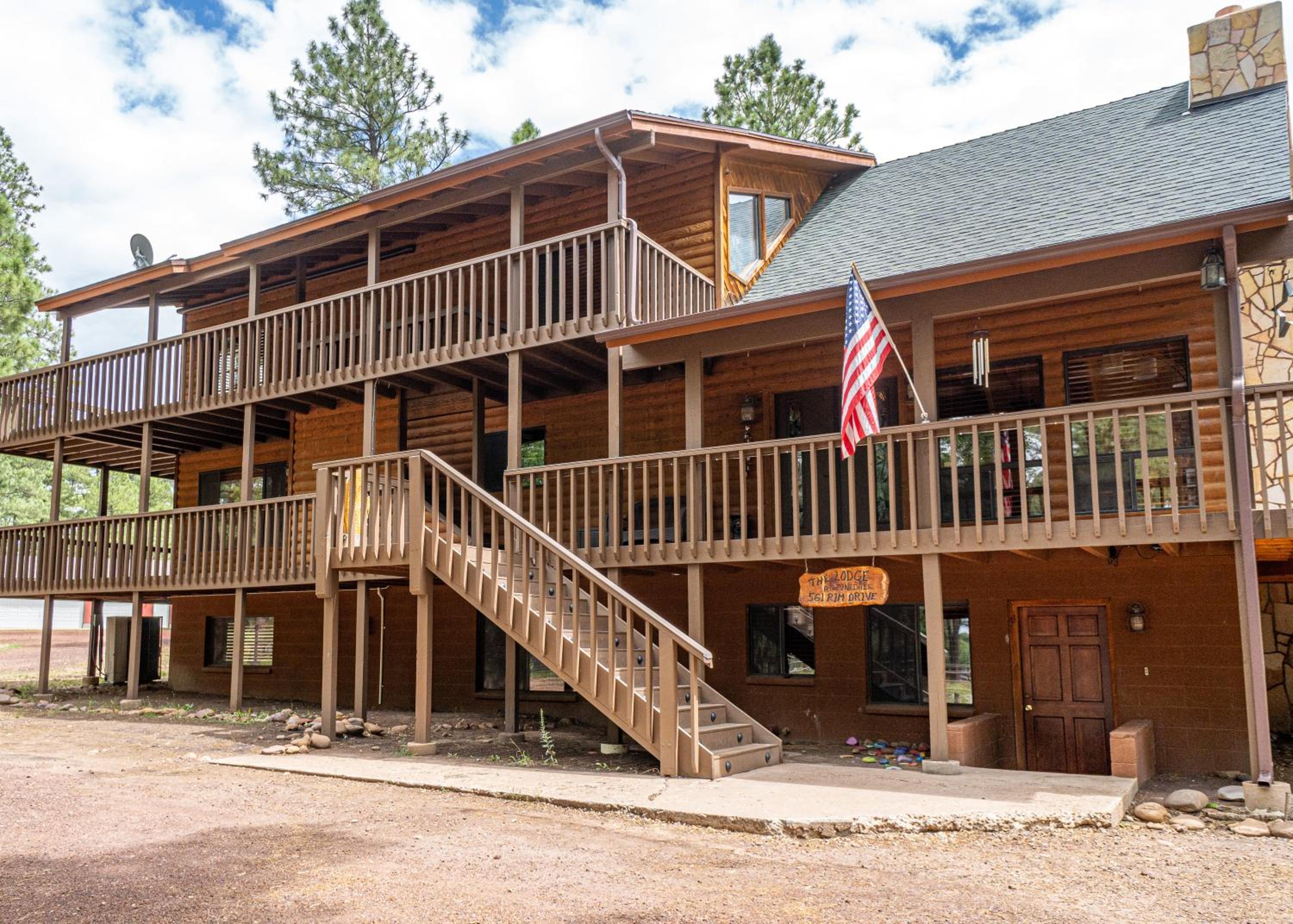 The Lodge Large Cabin, 17 Acres, Playground, Forest Access