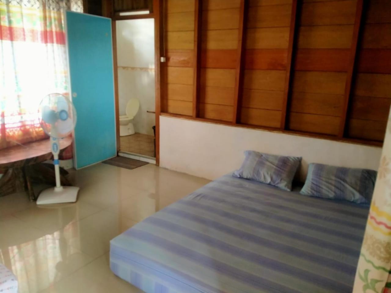 Kutnalek Surf Camp Surfing barrels front E"bay,beng-beng,pistop,nipussi wave just minute with speed boat view 5