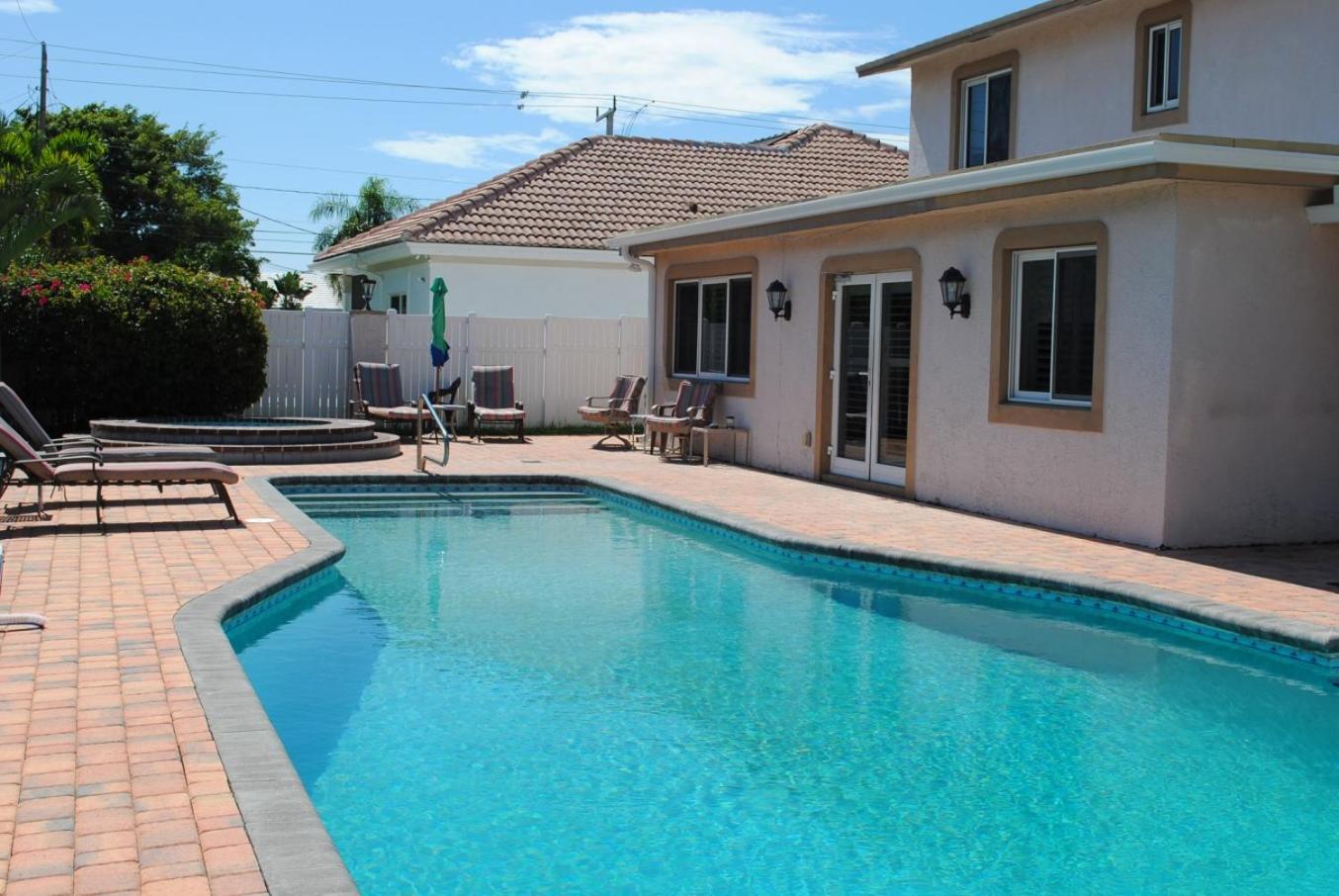 2 Fabulous Villas 4 Minutes From the Beach view 4
