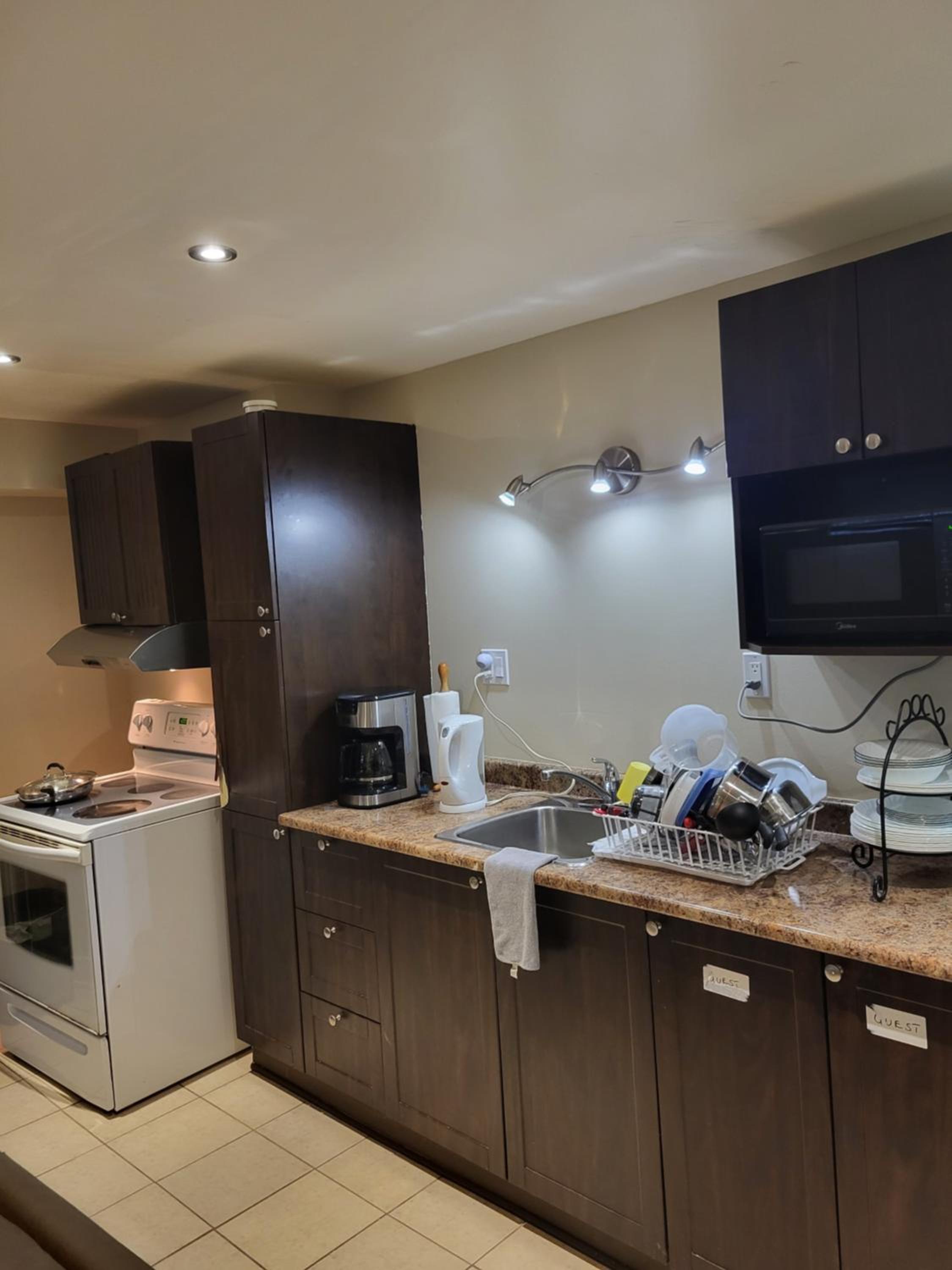 Lovely Guest Entire Apartment Minutes From Ottawa Airport