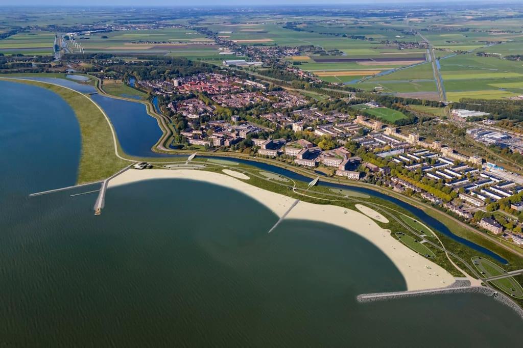 Chalet with 2 bedrooms for 4 people for rent in Hoorn Netherlands