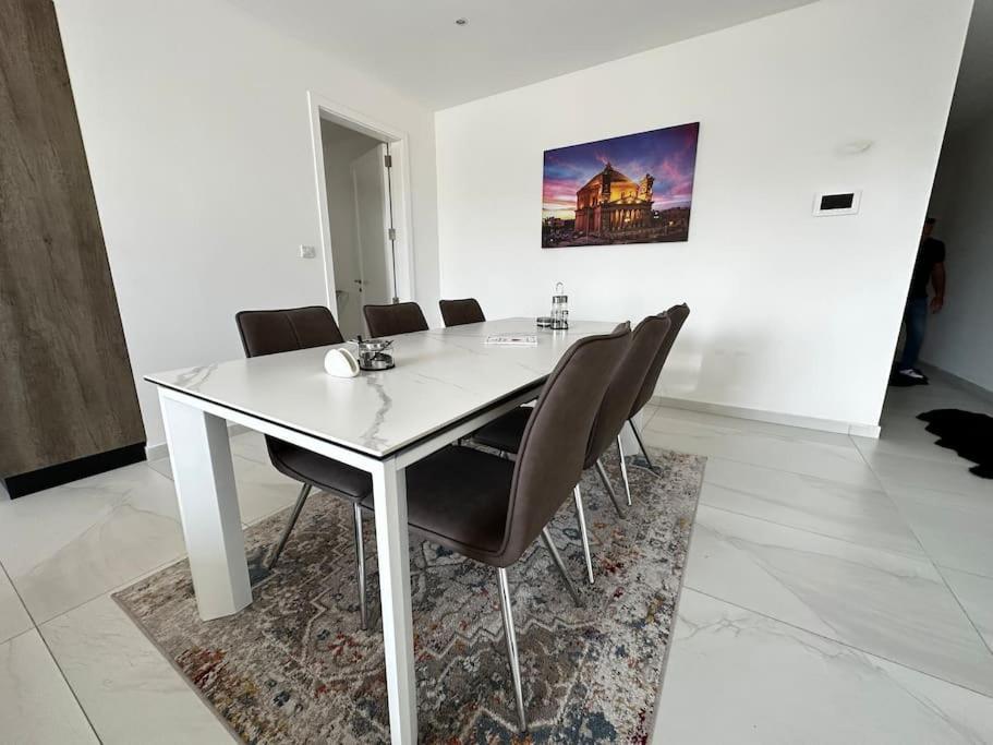 Modern & Cosy Apartment in Marsaxlokk view 3