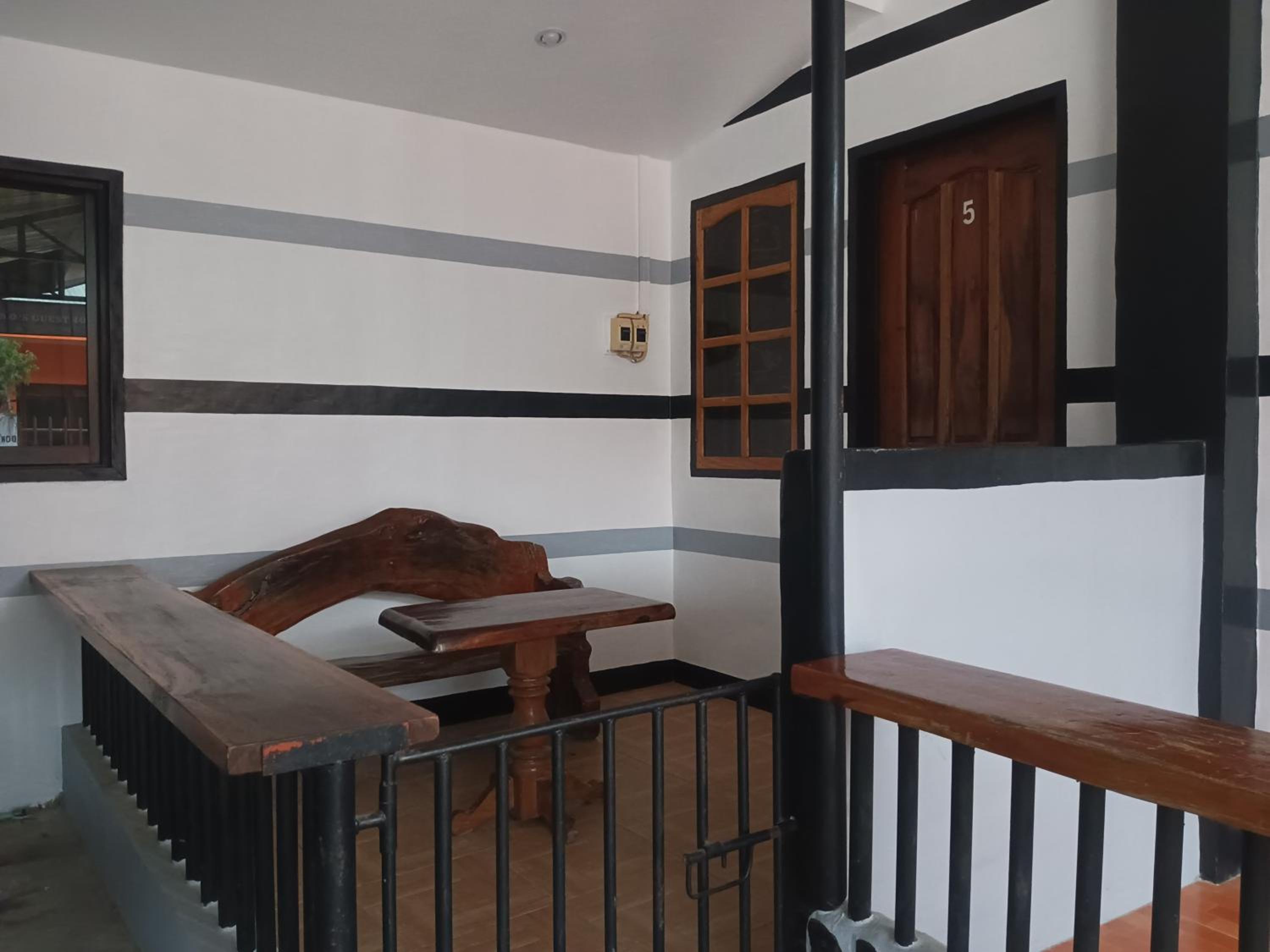 Moalboal Indino's Guesthouse sardines run and sea turtle 1 minute walking distance view 5