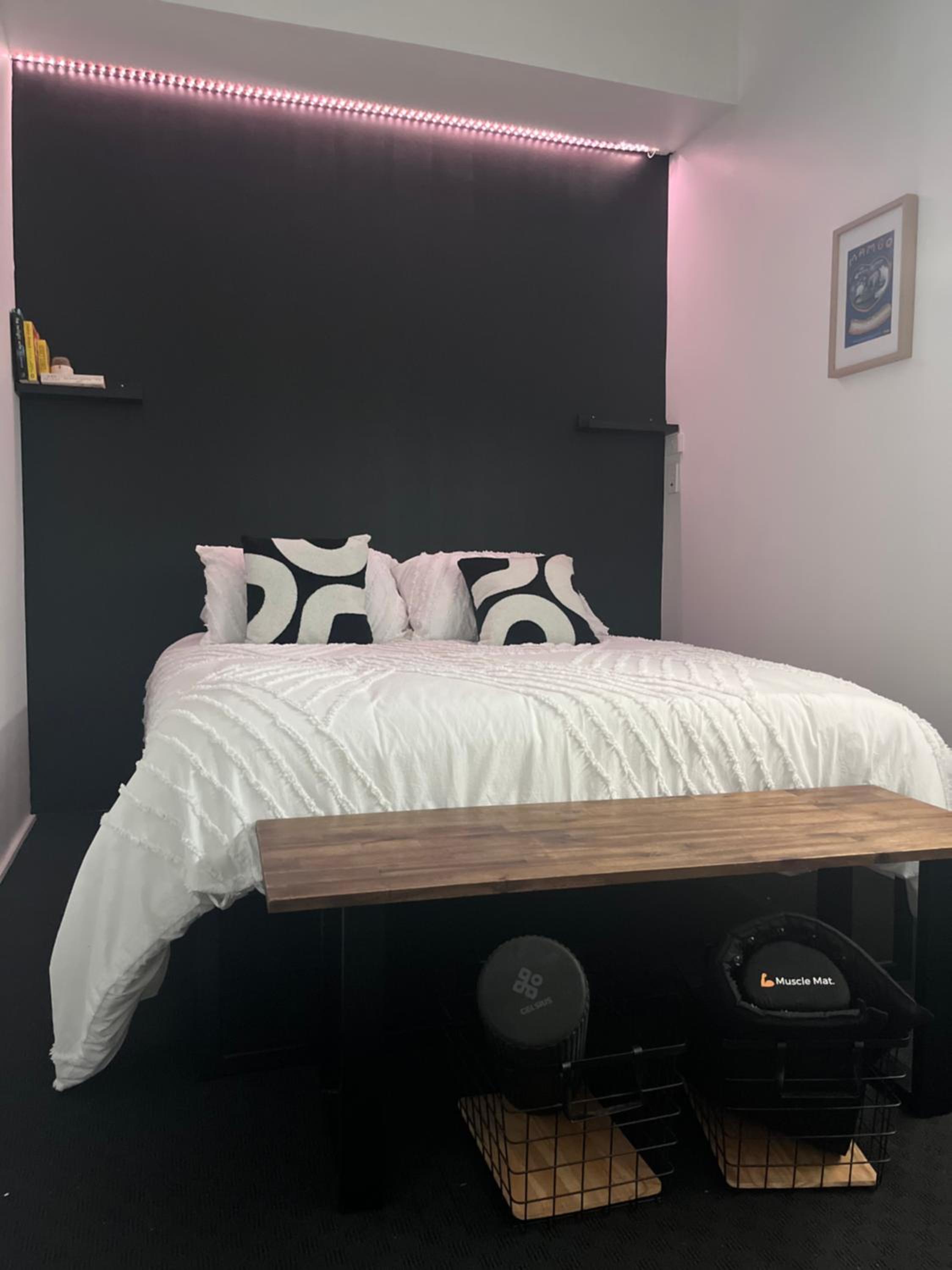 WEST HUB. Private Infrared Sauna near city & much more! New purpose built loft style!