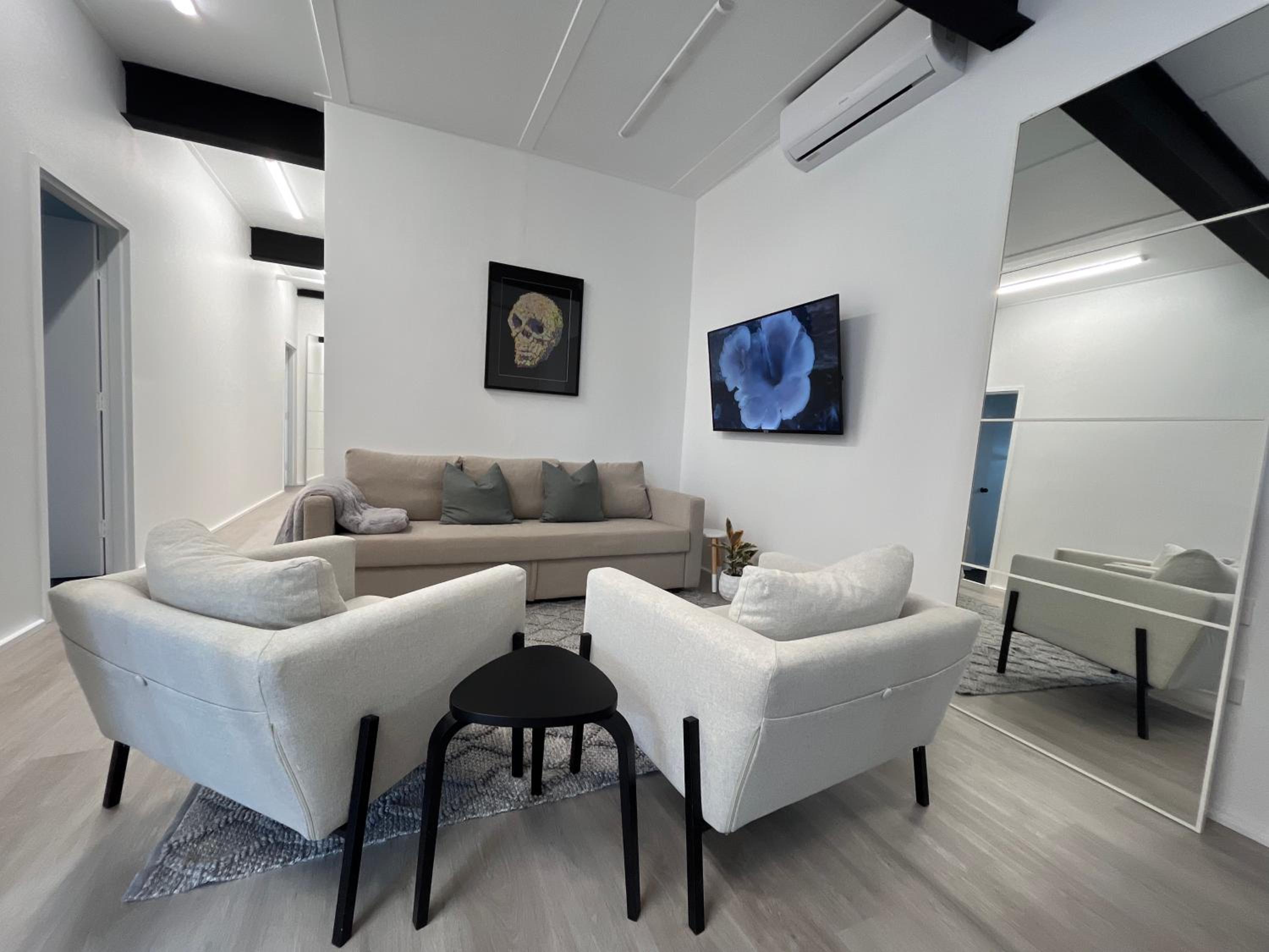 WEST HUB. Private Infrared Sauna near city & much more! New purpose built loft style!