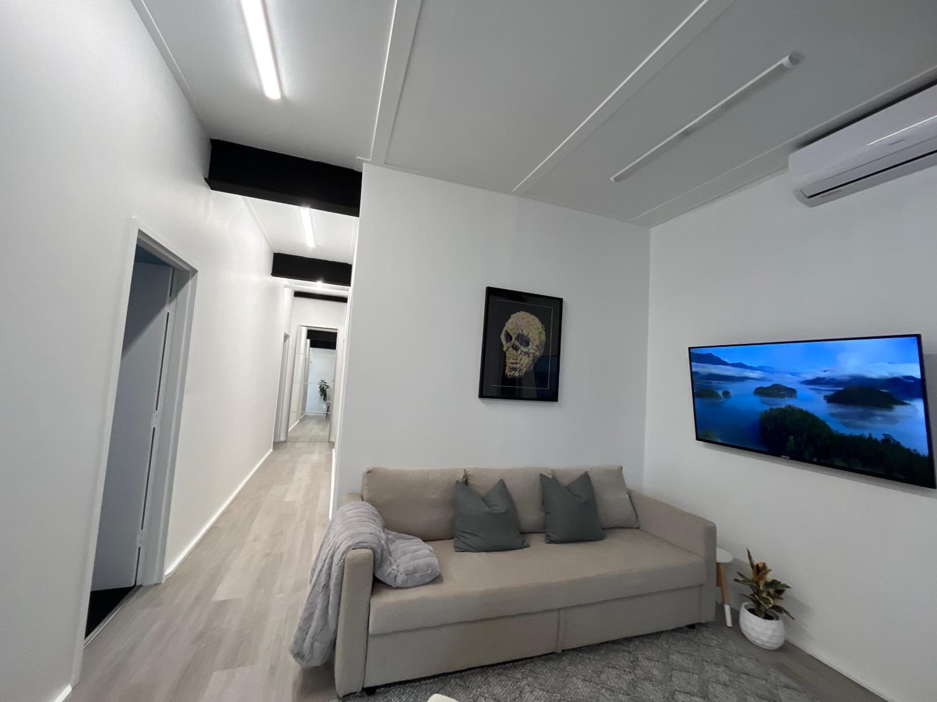 WEST HUB. Private Infrared Sauna near city & much more! New purpose built loft style!