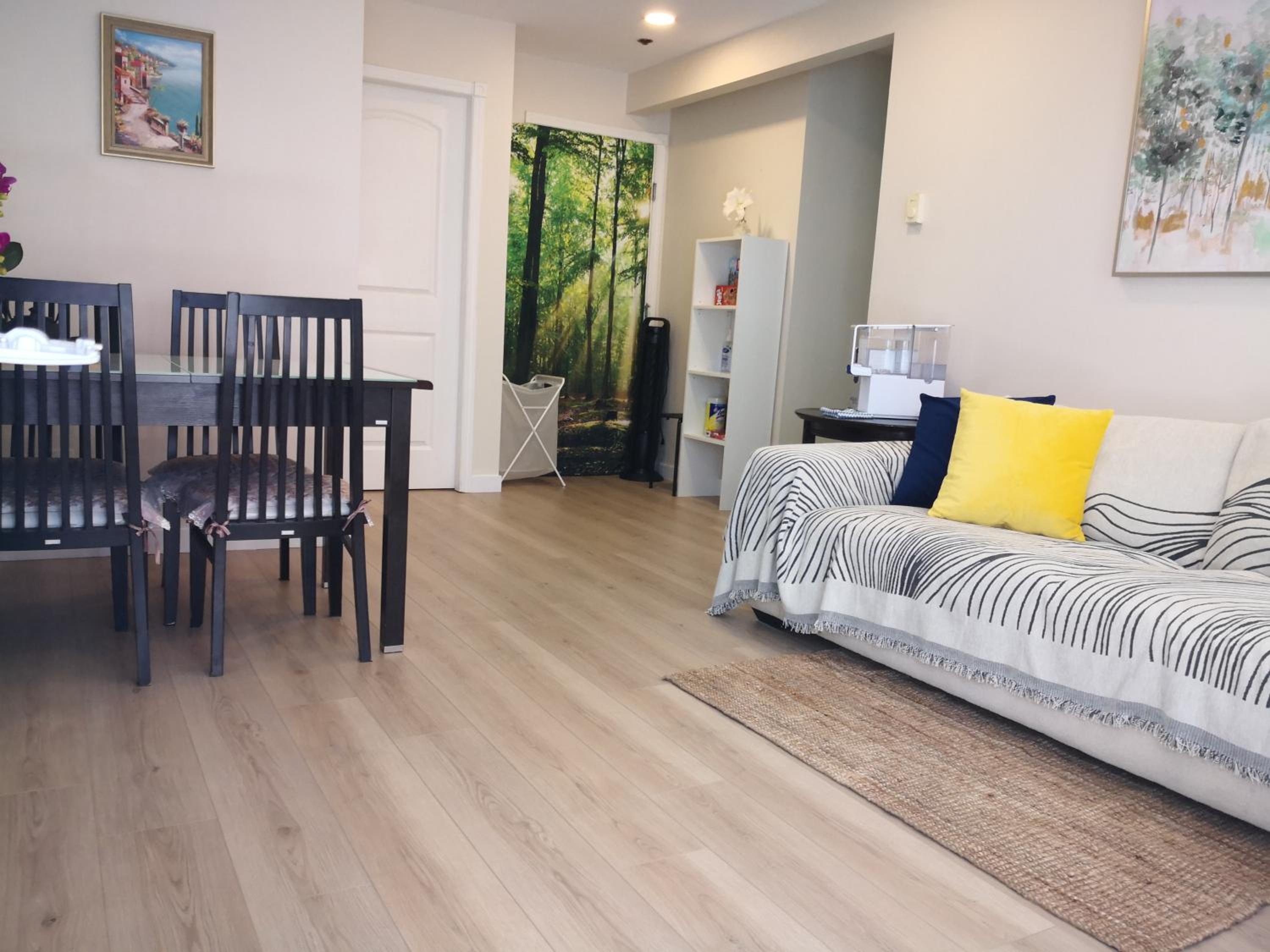 Coquitlam center, 2 bedroom suite, walking to skytrain
