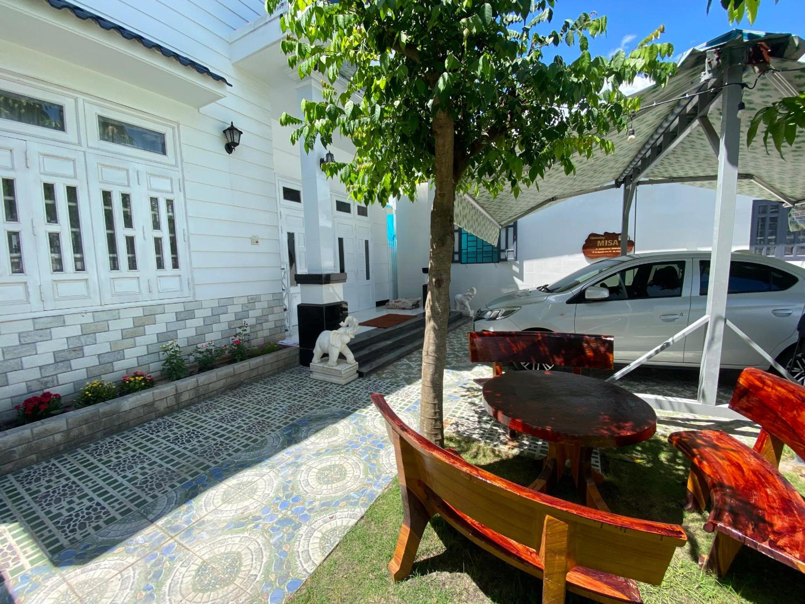 Villa sân vườn Misa