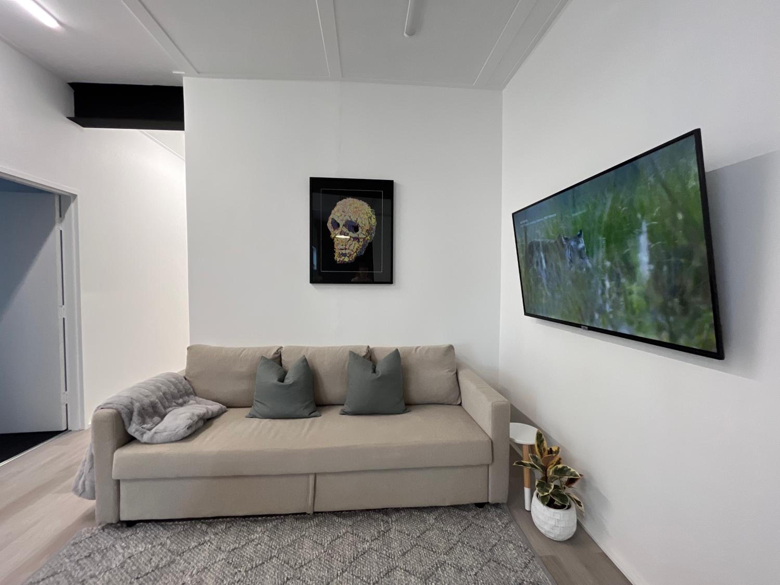 WEST HUB. Private Infrared Sauna near city & much more! New purpose built loft style!