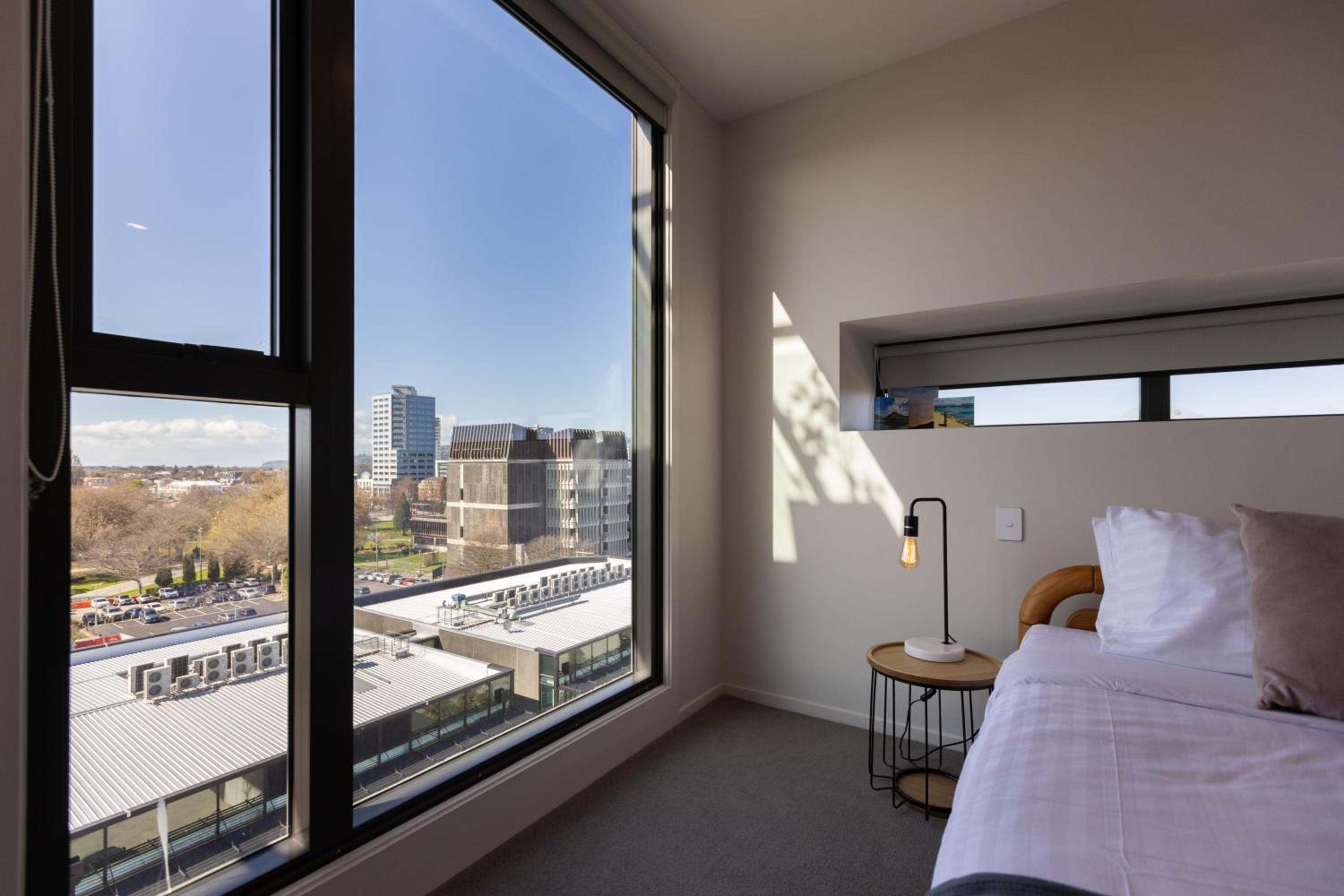 Luxury 2 Bedroom CBD Apartment with Free Parking view 4