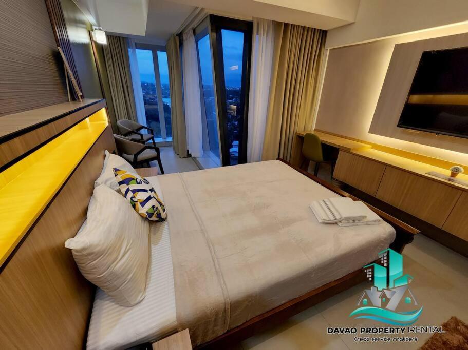 Luxurious Studio Unit w/Queen bed@ Aeon Tower 1733 view 2