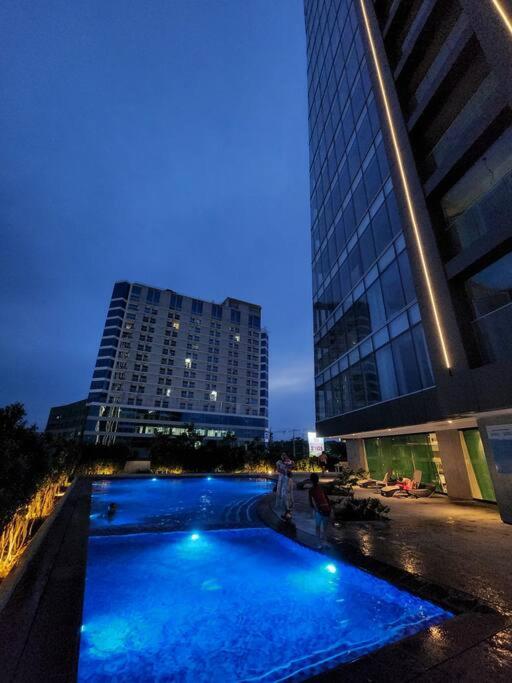 Luxurious Studio Unit w/Queen bed@ Aeon Tower 1733 view 5
