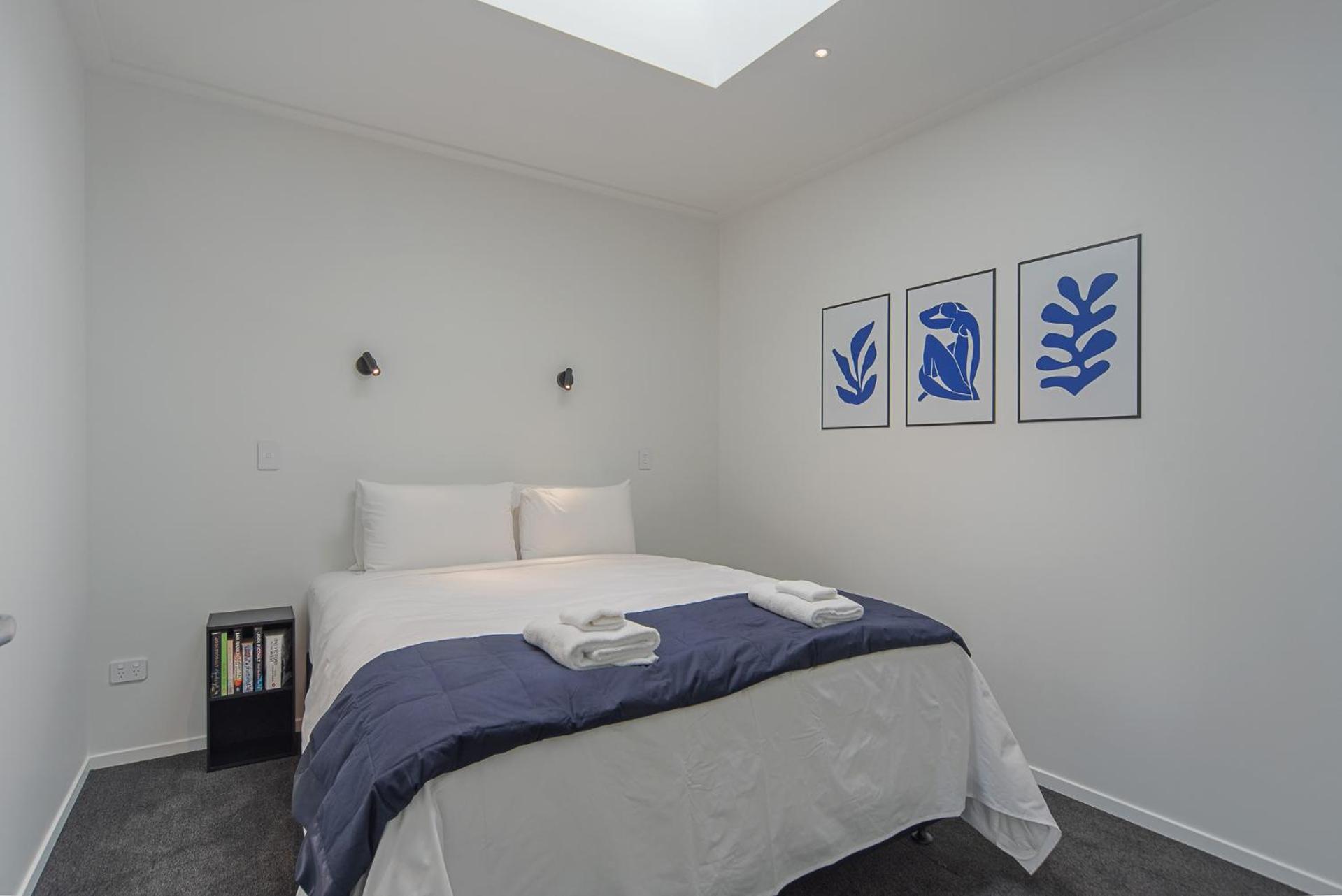 Inner City Apartment 2 - Modern, Rooftop Balcony view 4