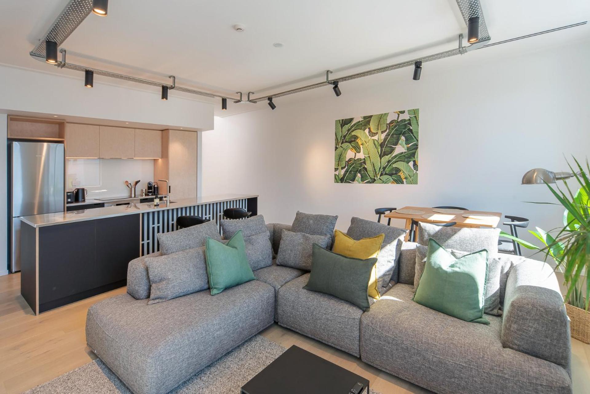 Inner City Apartment 2 - Modern, Rooftop Balcony view 5