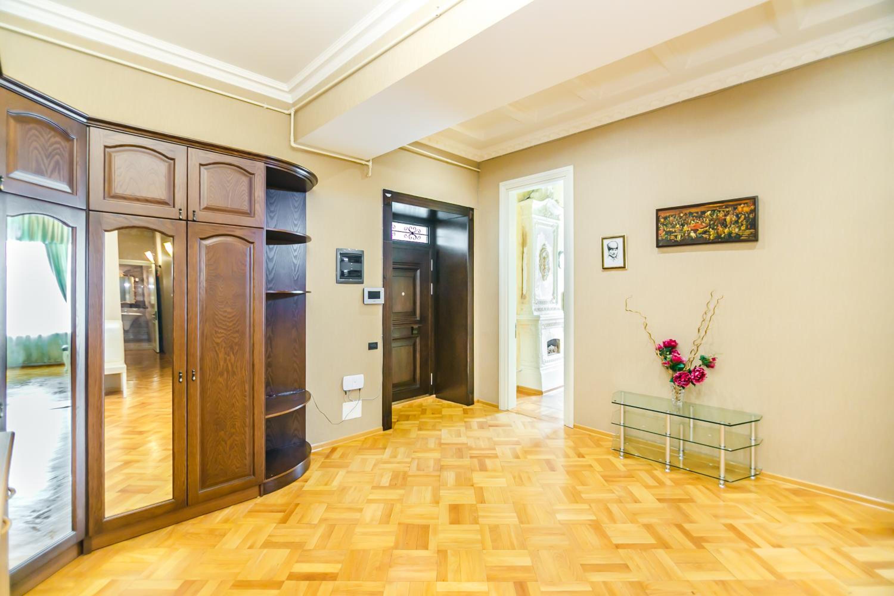 Apartment on Metro Sahil