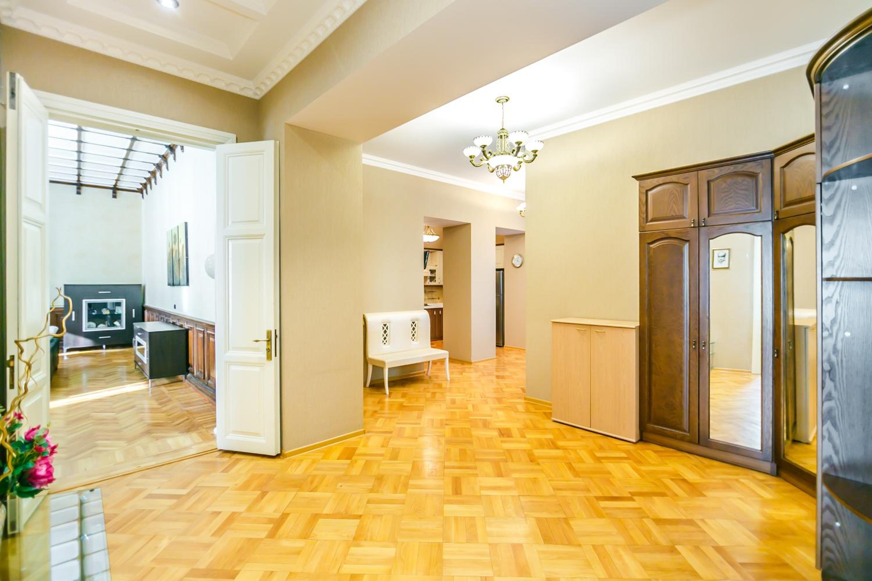 Apartment on Metro Sahil