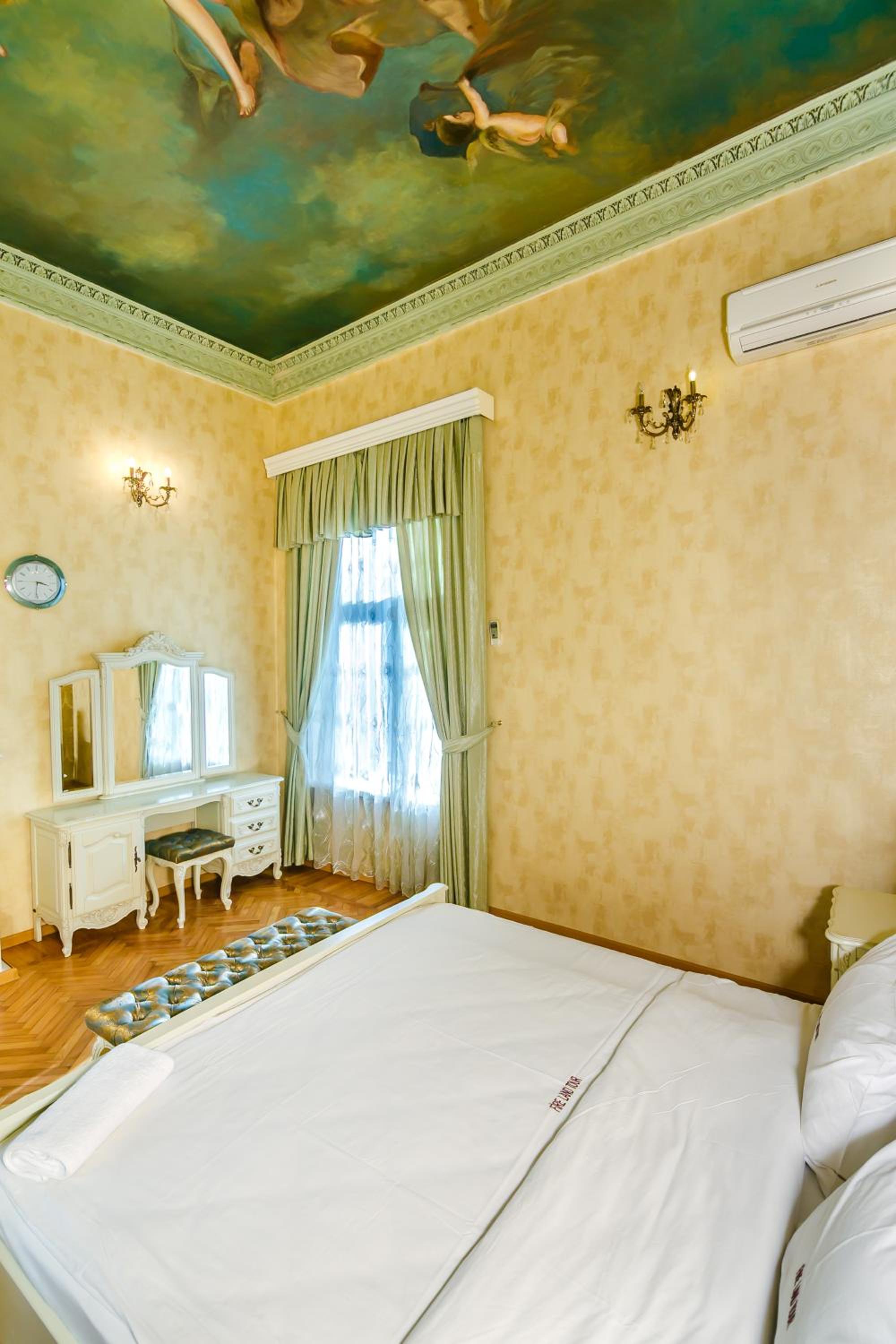 Apartment on Metro Sahil
