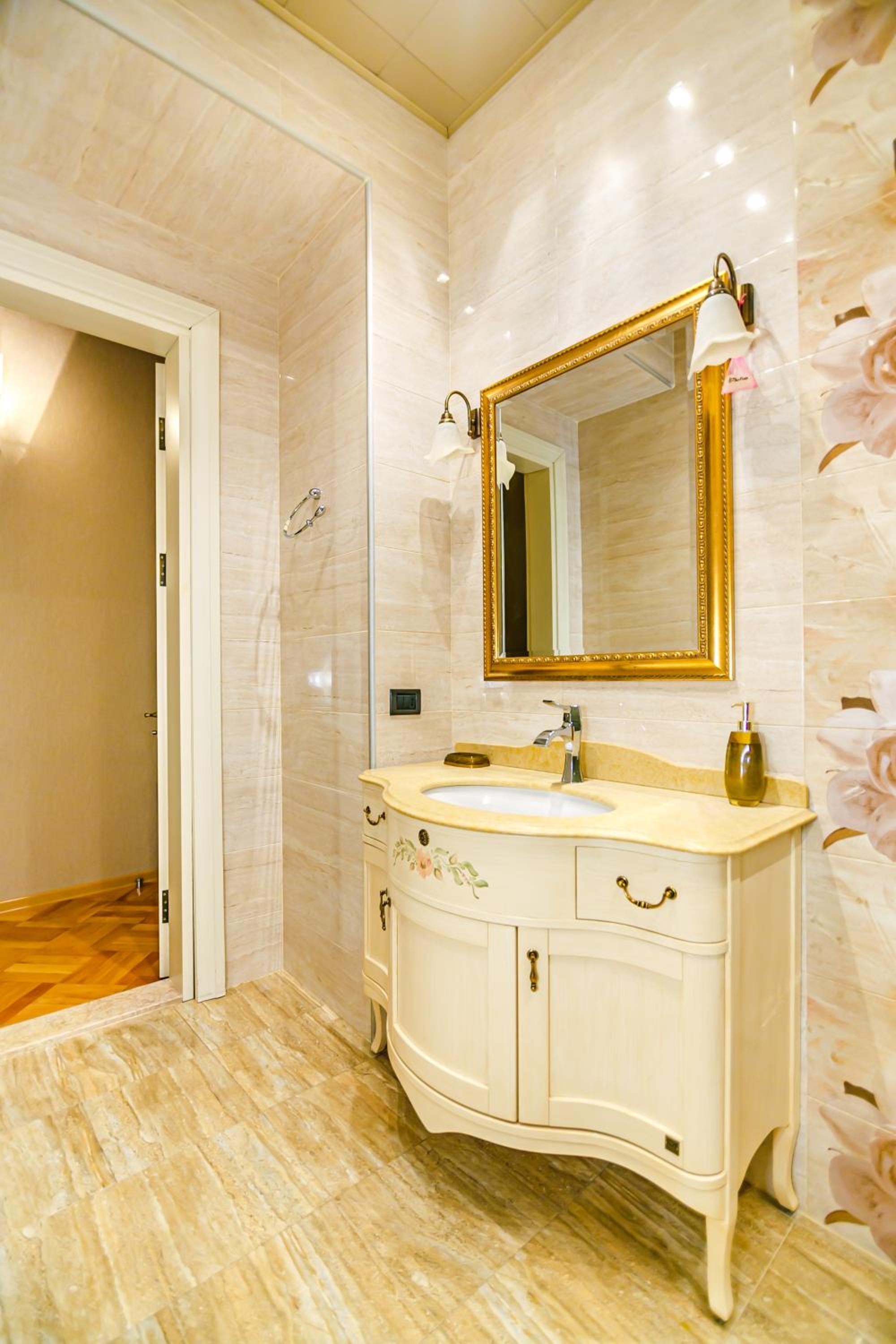 Apartment on Metro Sahil