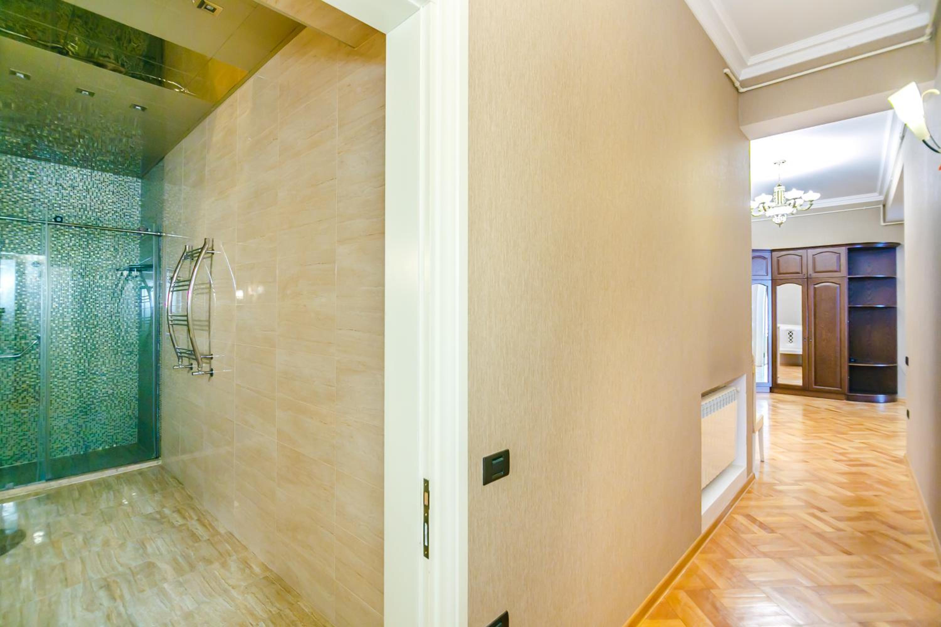 Apartment on Metro Sahil
