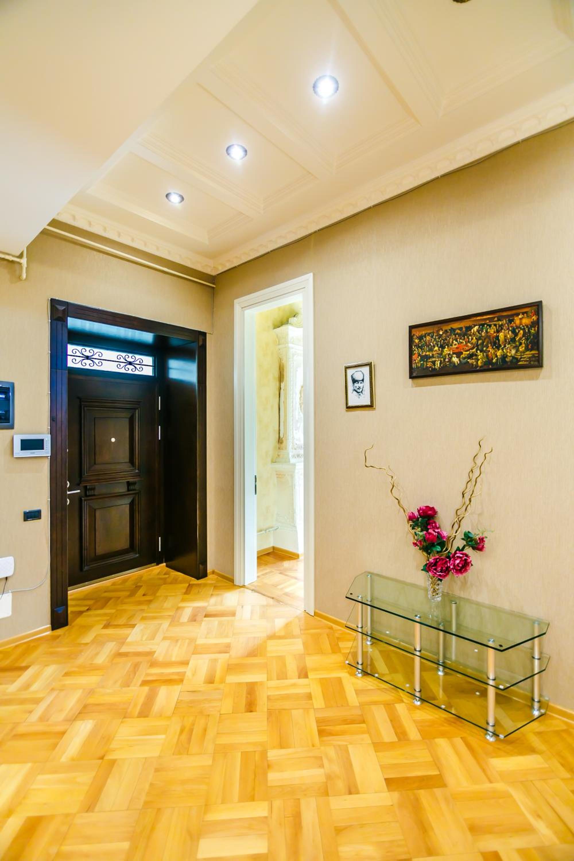 Apartment on Metro Sahil