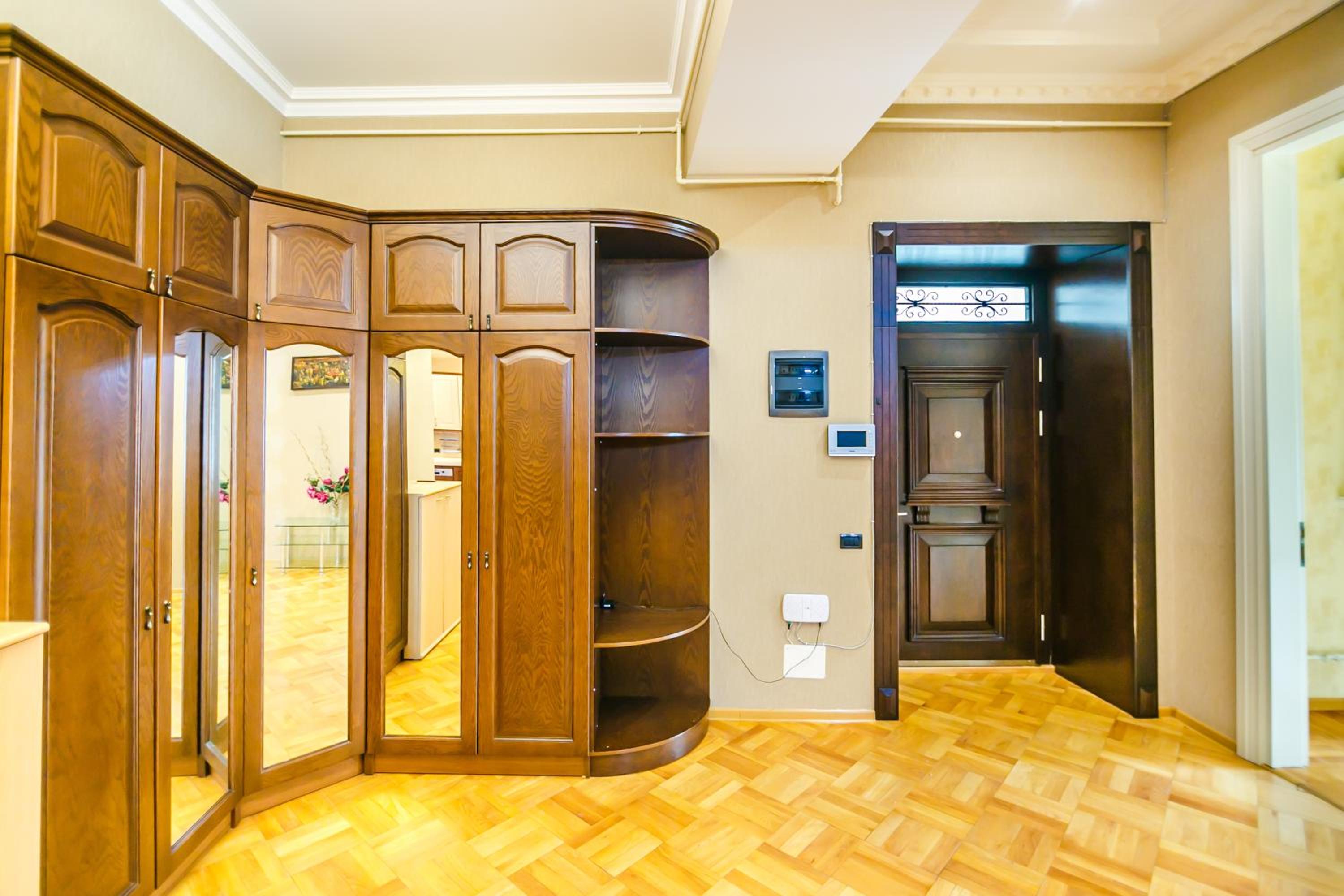 Apartment on Metro Sahil