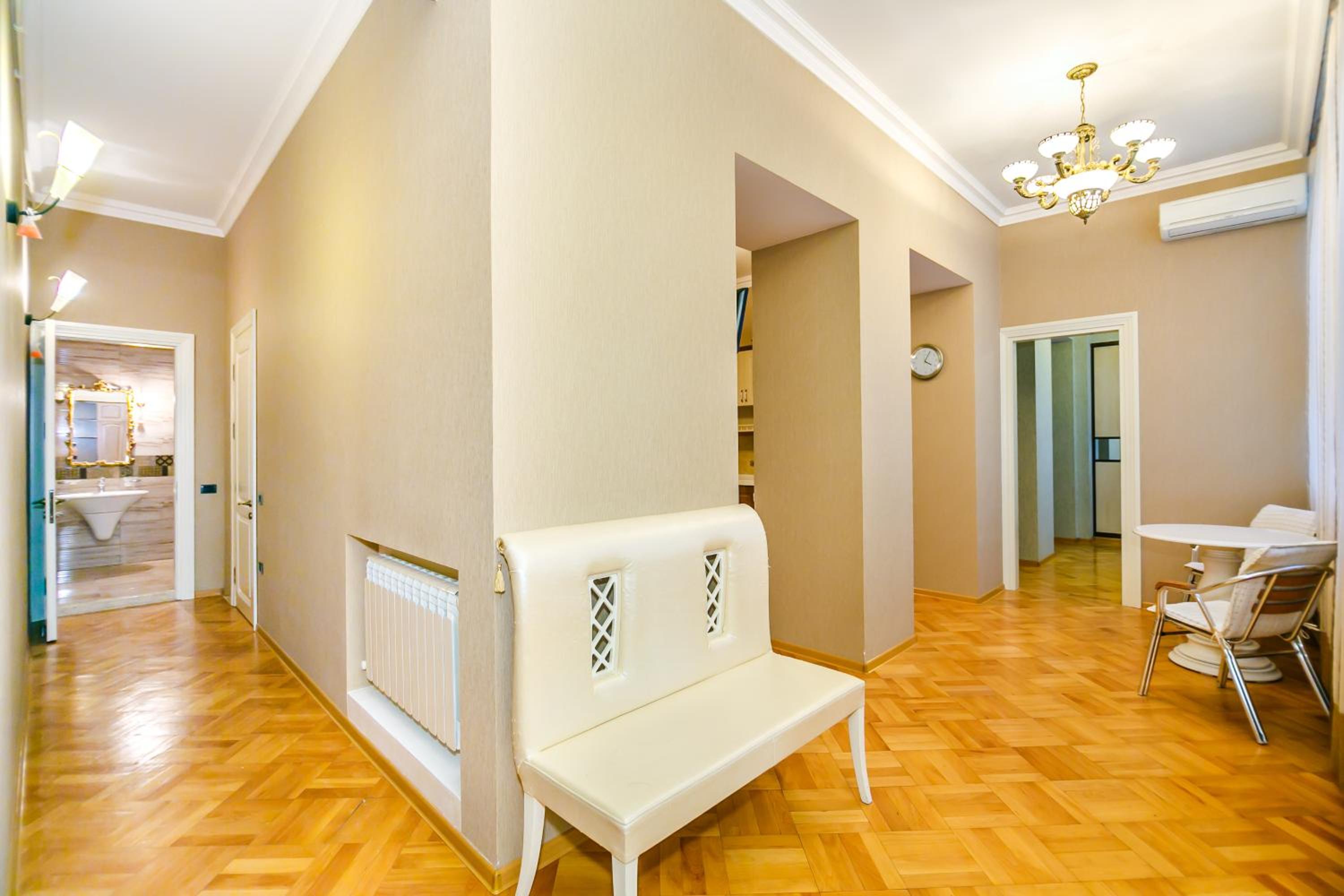 Apartment on Metro Sahil