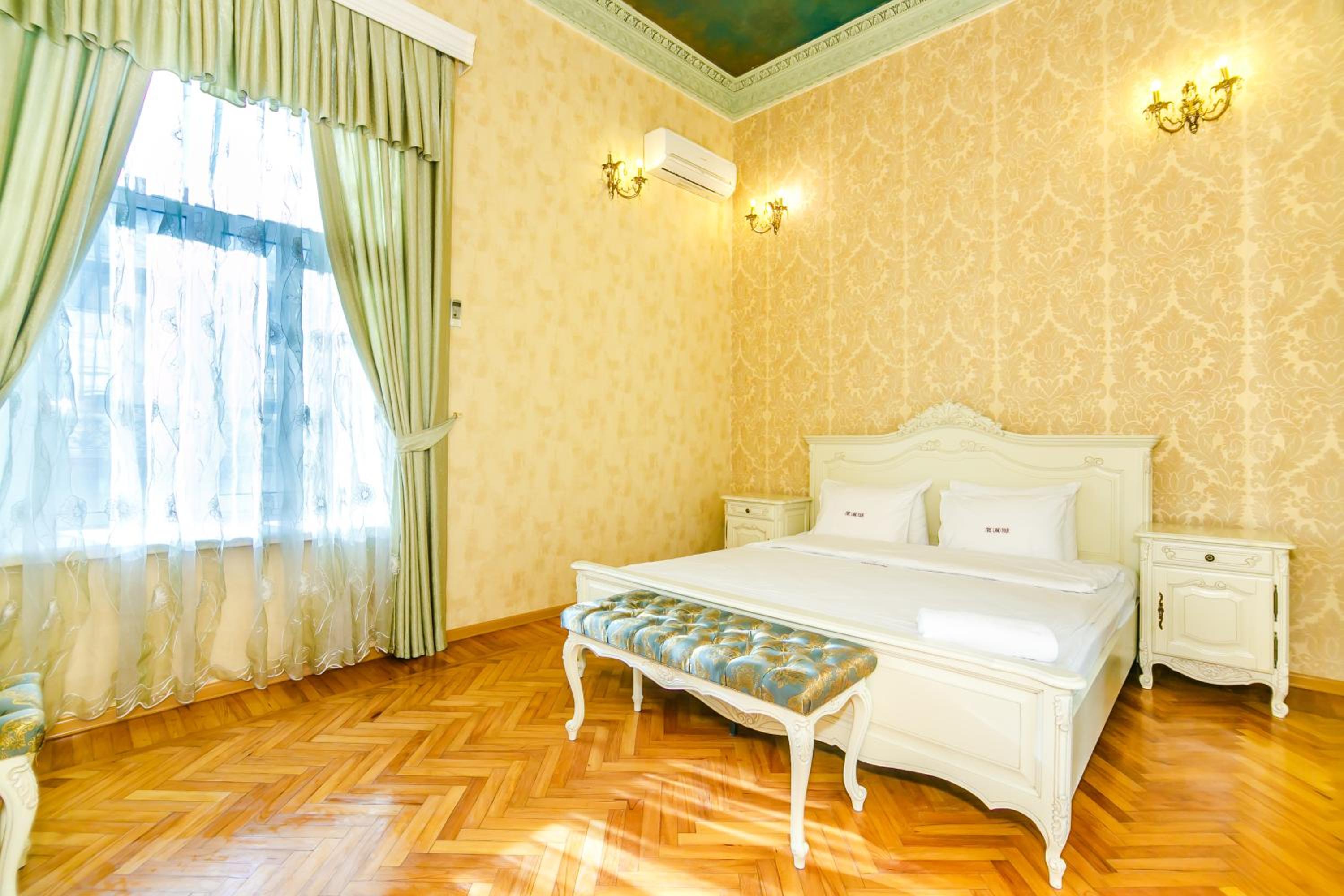 Apartment on Metro Sahil