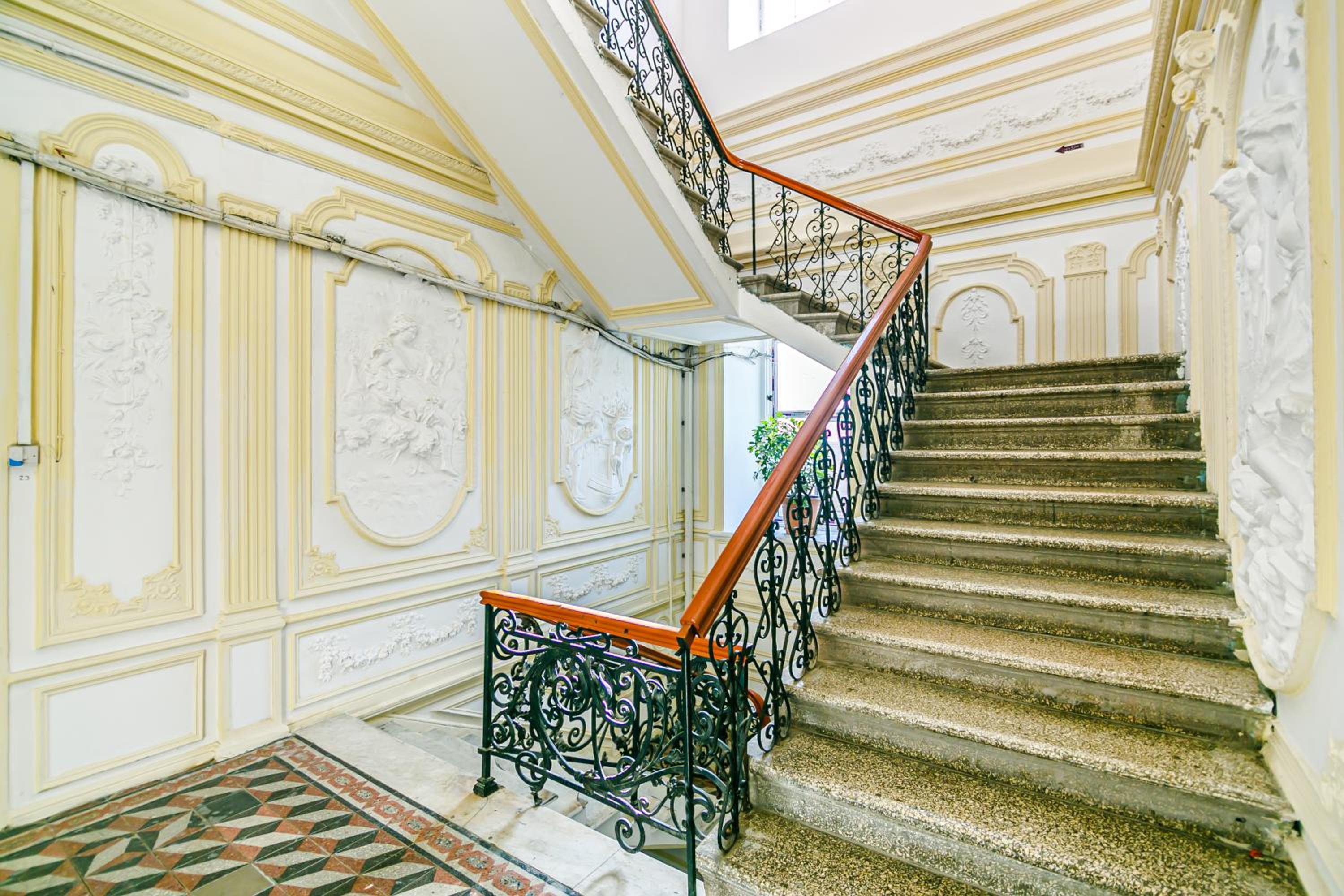 Apartment on Metro Sahil