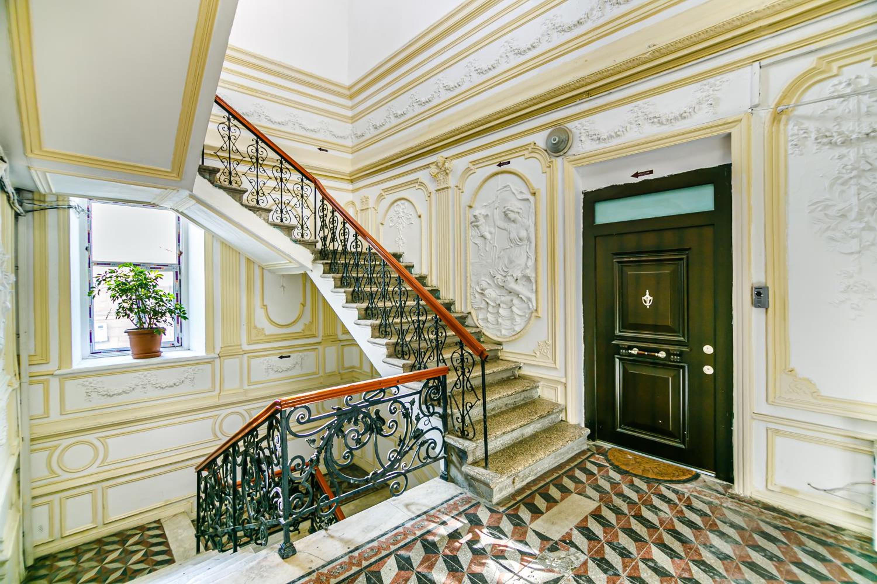 Apartment on Metro Sahil