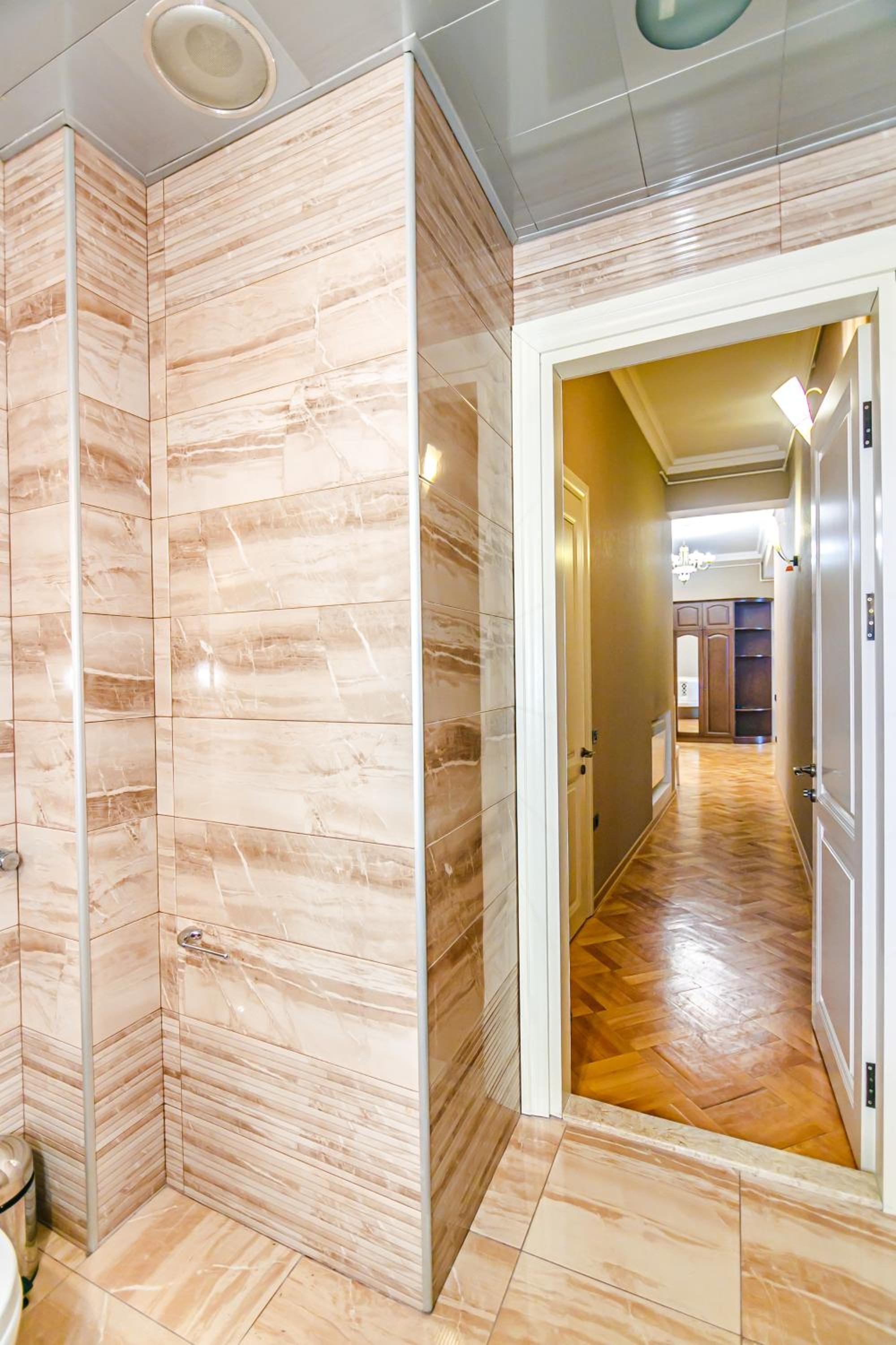 Apartment on Metro Sahil