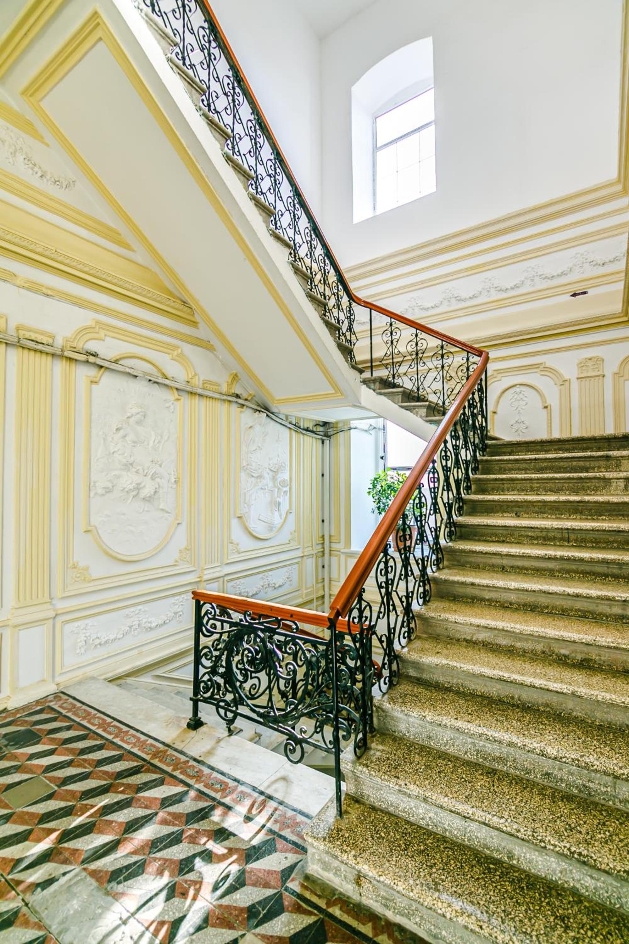 Apartment on Metro Sahil