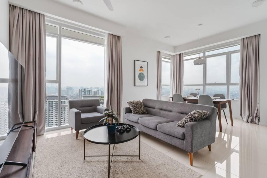 KLCC View-PS4-Netflix-Pool-8pax-KL East TheRidge
