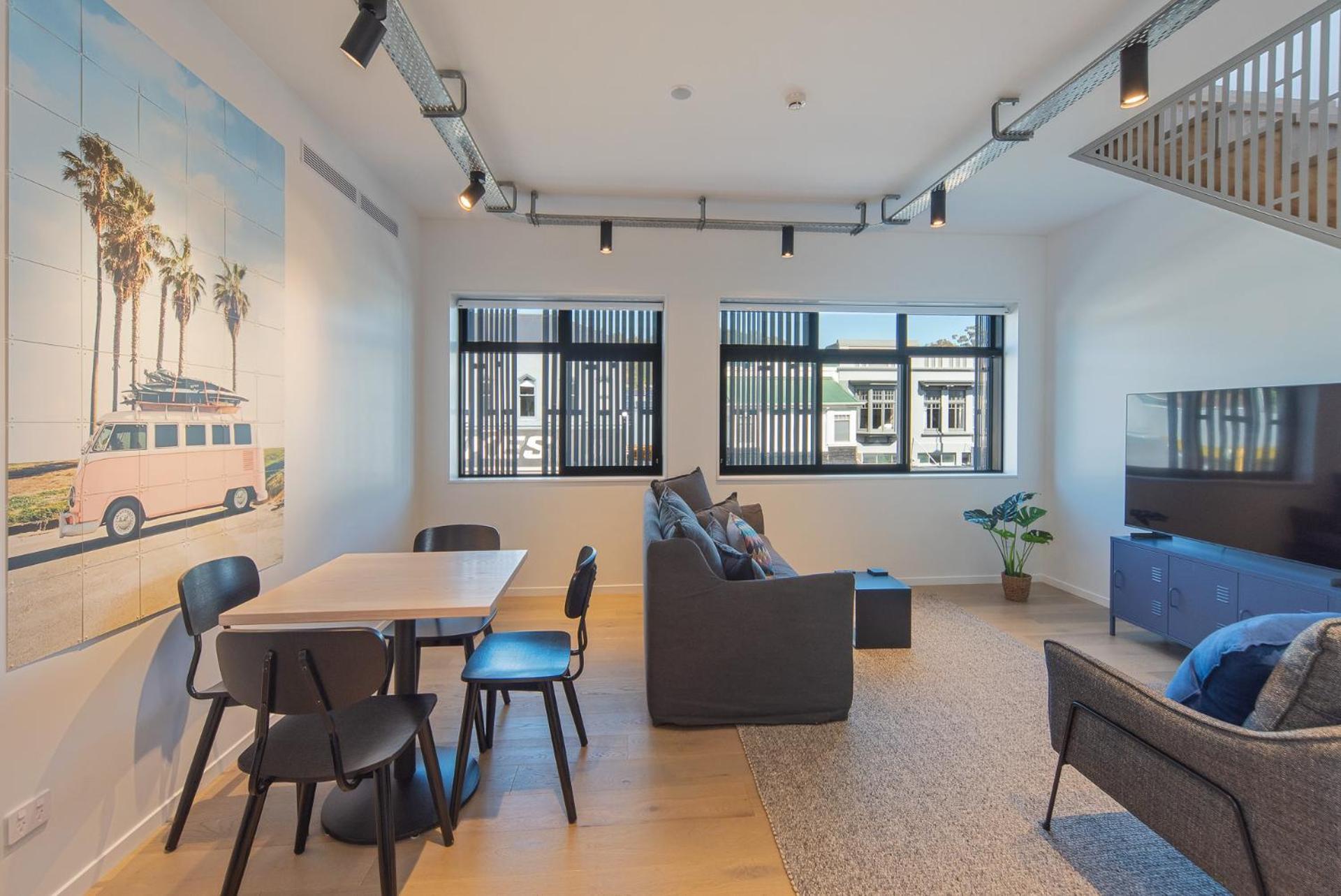 Inner City Apartment 4 - Modern, Rooftop Balcony view 4