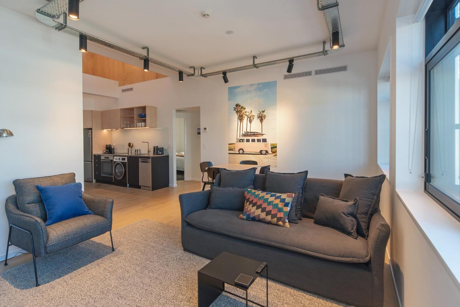 Inner City Apartment 4 - Modern, Rooftop Balcony view 3