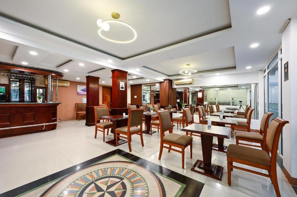 New Sunny 1 Hotel Q7 by BAY LUXURY