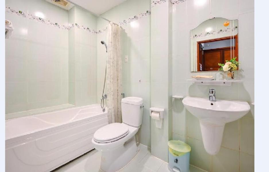 New Sunny 1 Hotel Q7 by BAY LUXURY