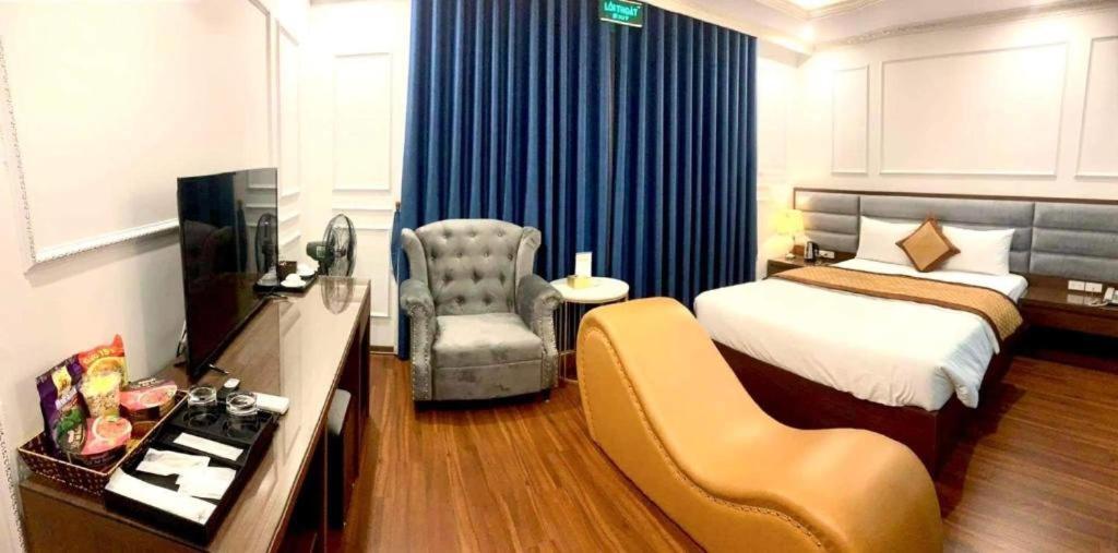Royal Hotel - số 18 LK23, KĐT Văn Khê - by Bay Luxury