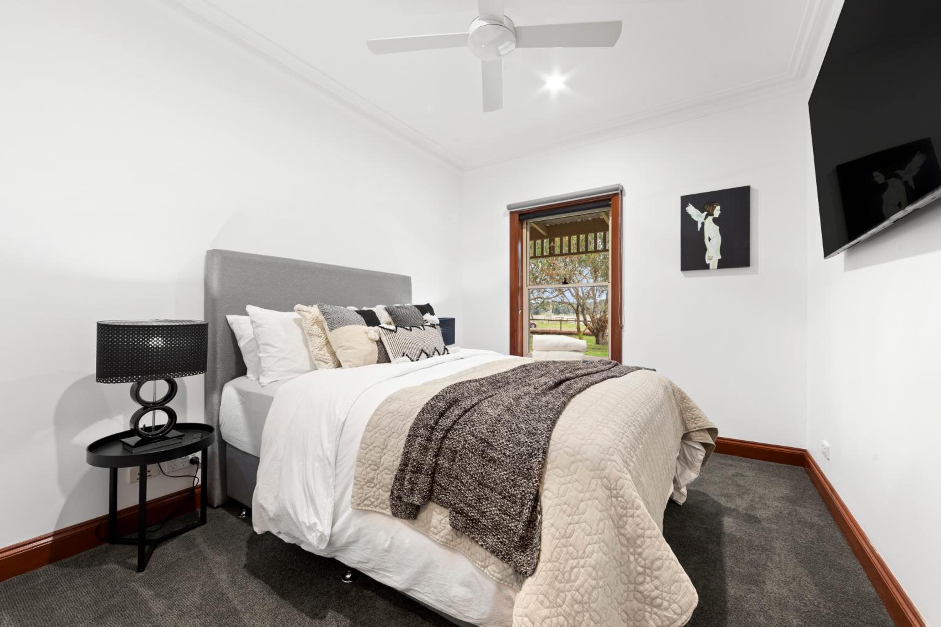 10BR Great Ocean farmstay for 20 people