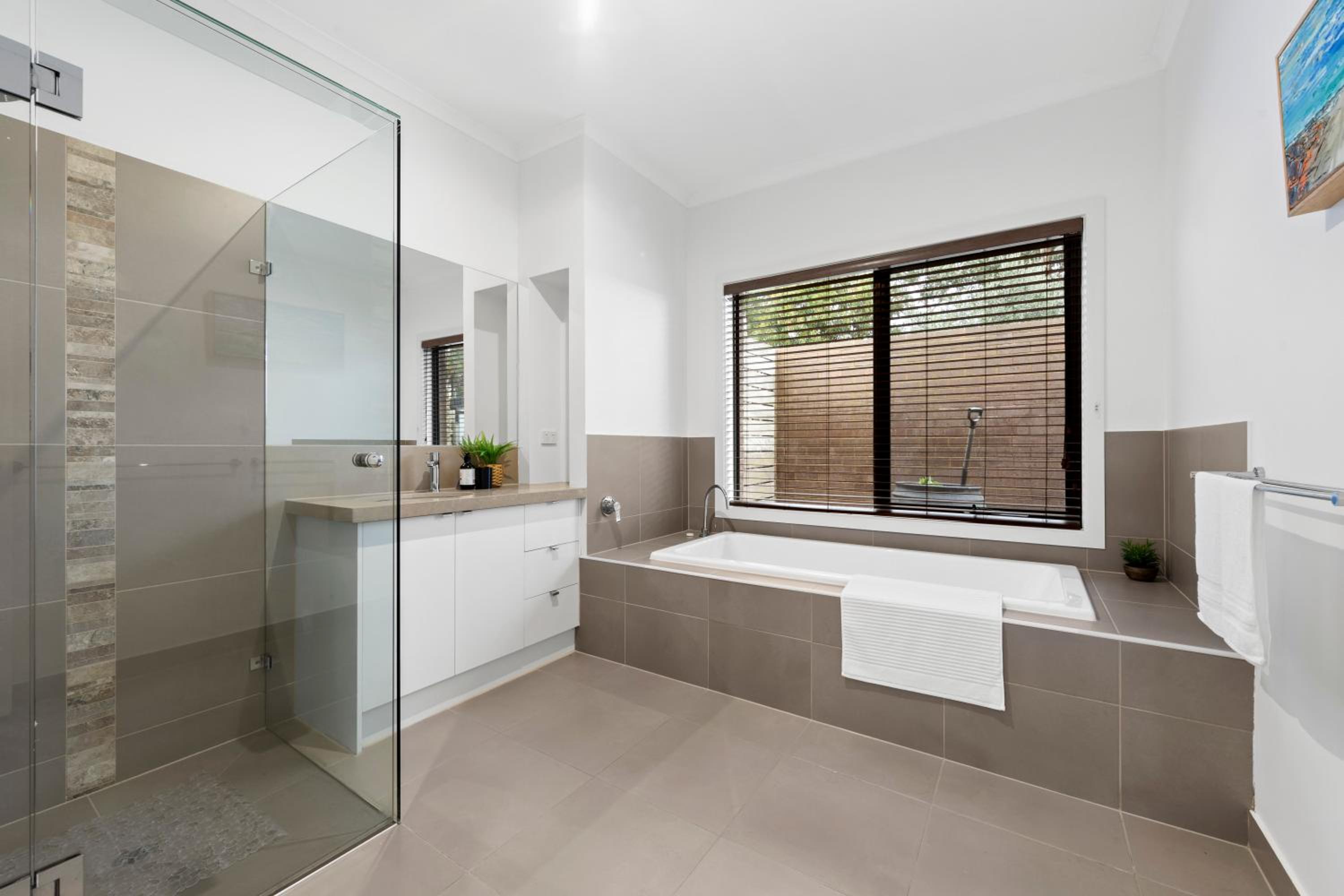 10BR Great Ocean farmstay for 20 people