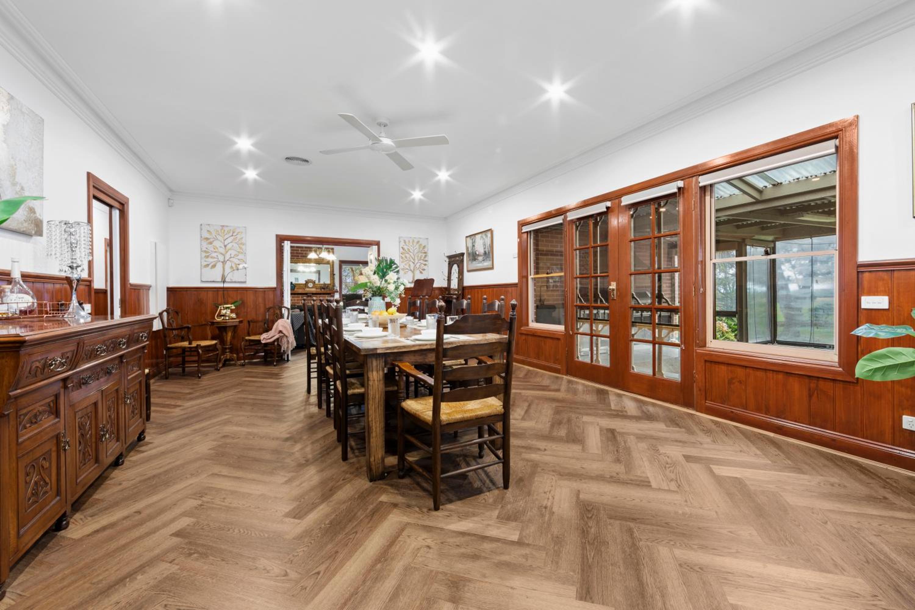 10BR Great Ocean farmstay for 20 people