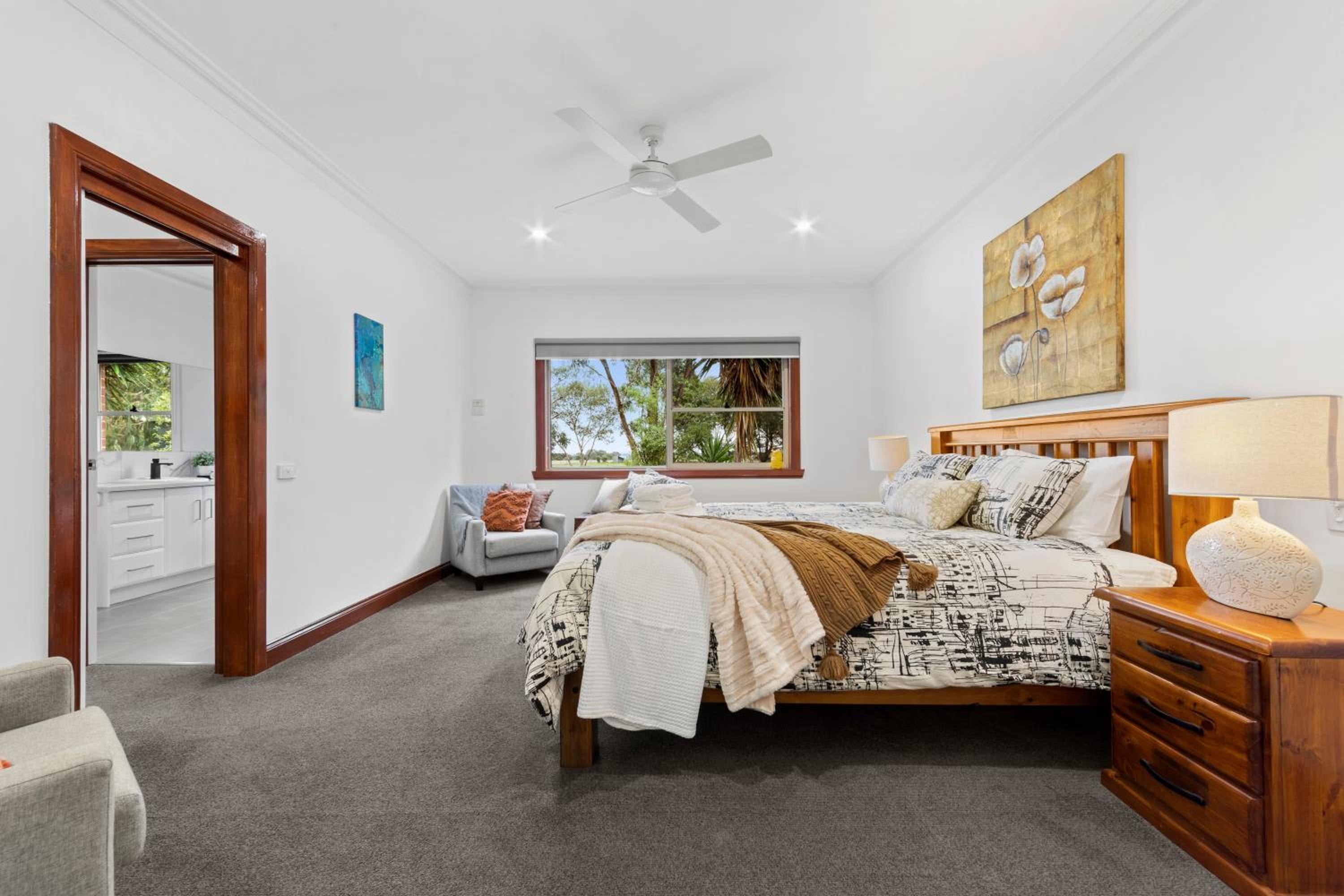 10BR Great Ocean farmstay for 20 people