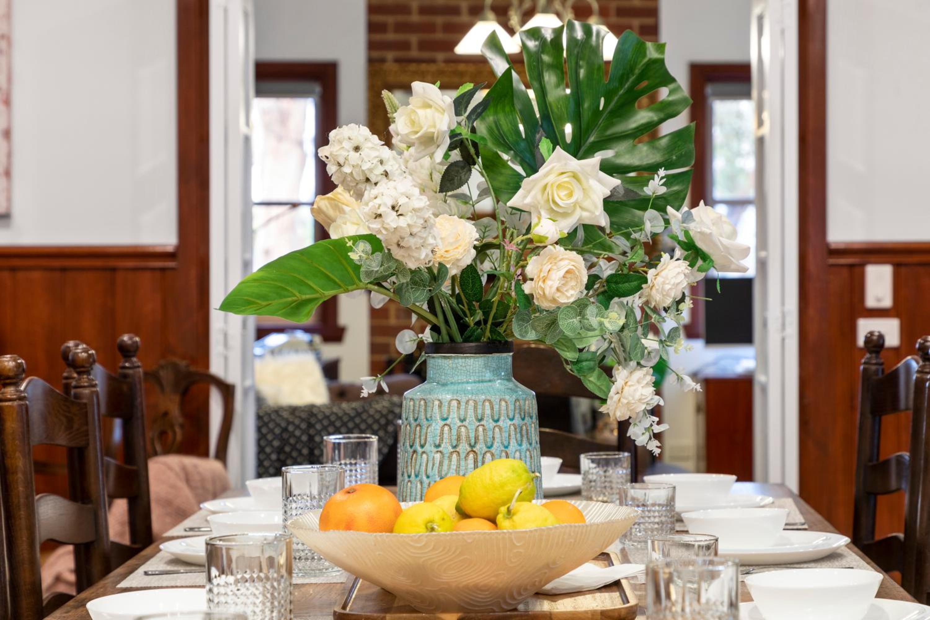 10BR Great Ocean farmstay for 20 people