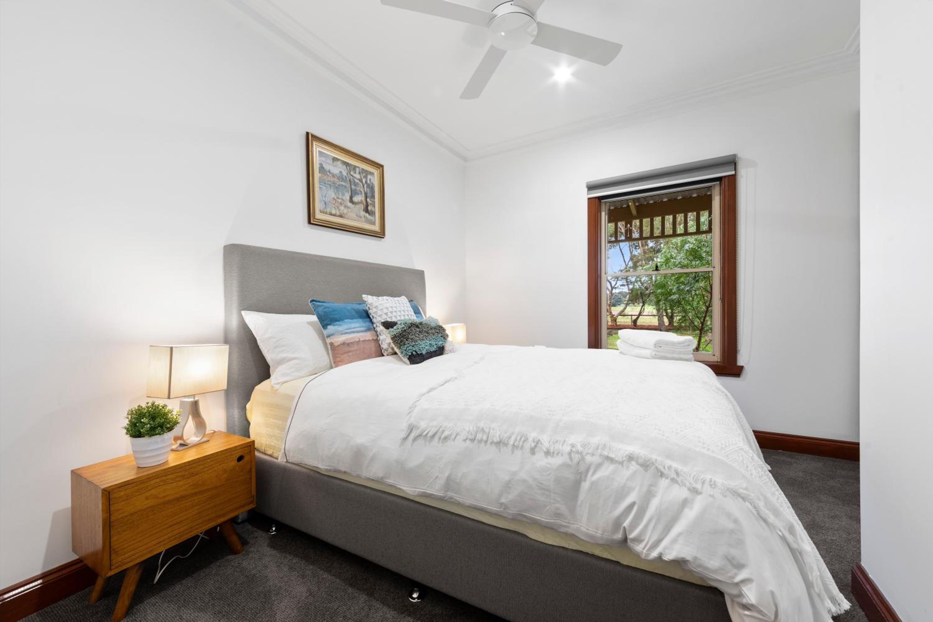 10BR Great Ocean farmstay for 20 people