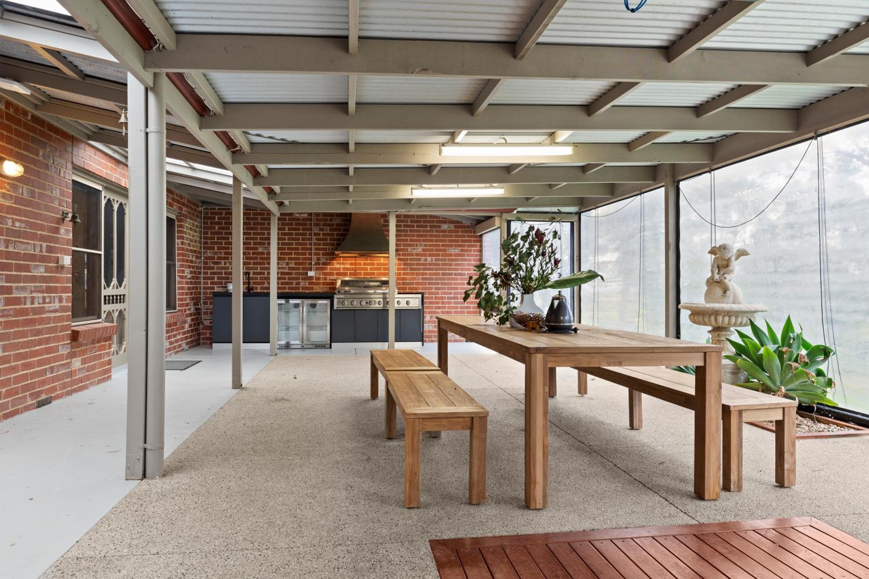 10BR Great Ocean farmstay for 20 people