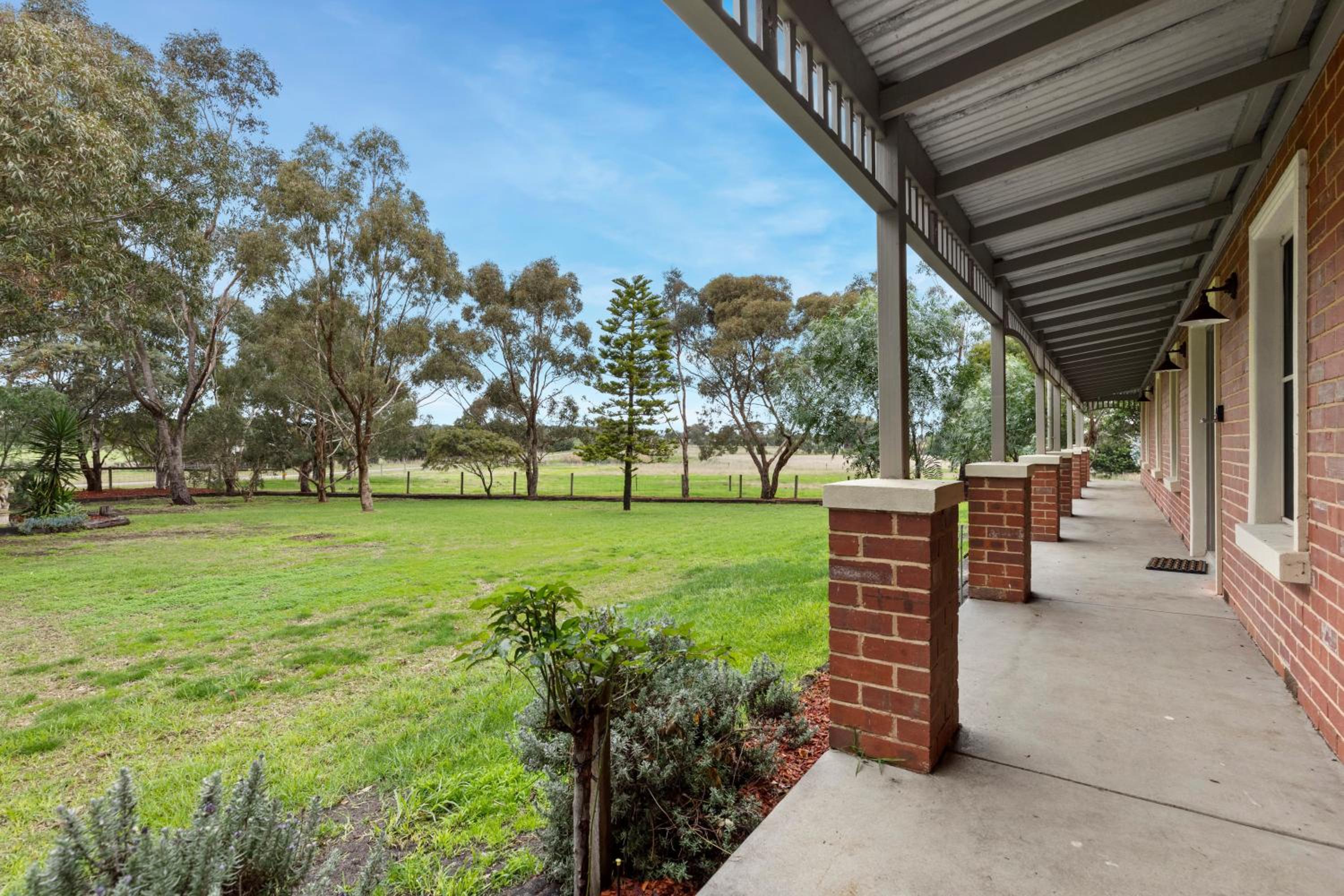 10BR Great Ocean farmstay for 20 people