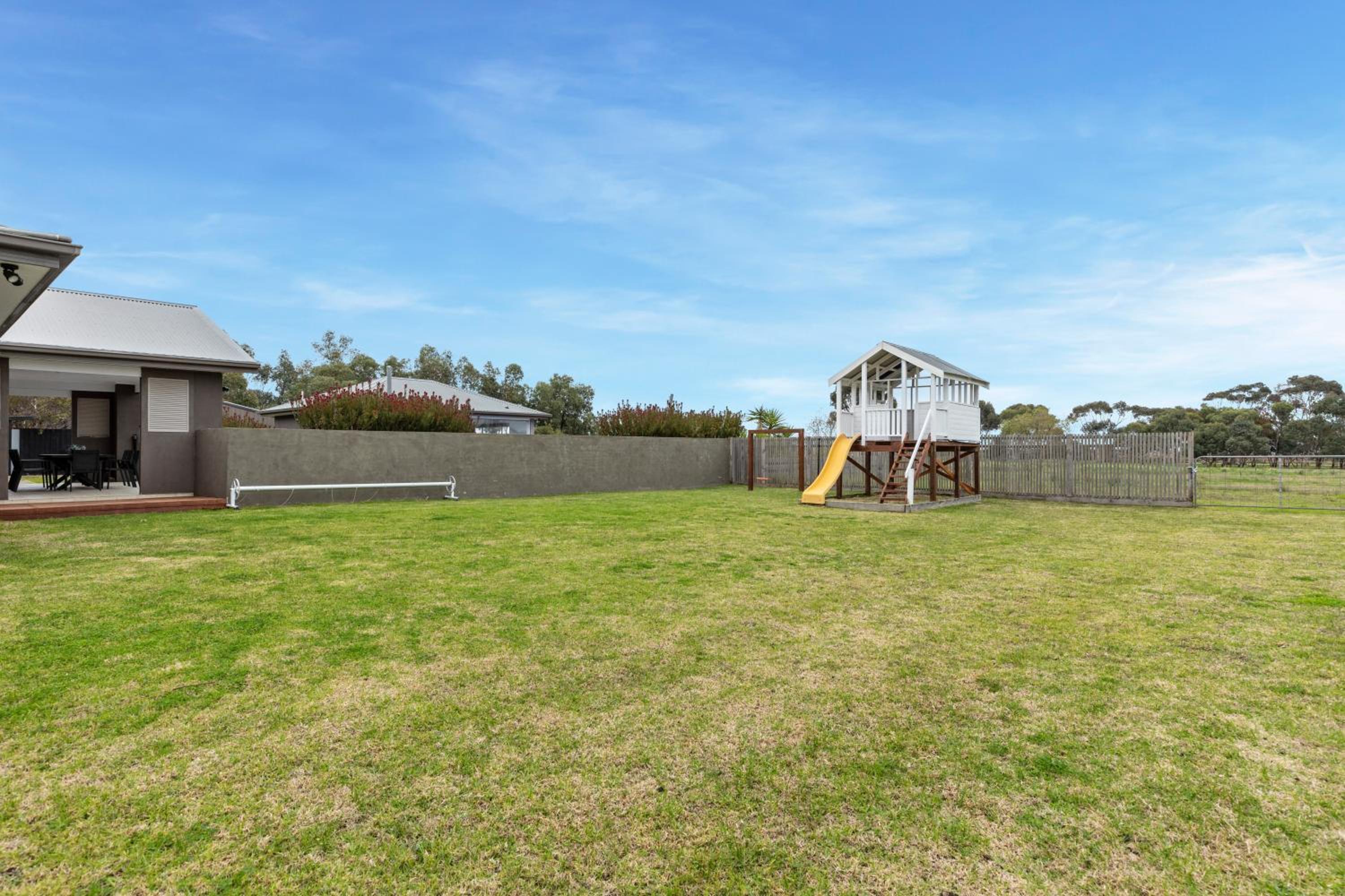 10BR Great Ocean farmstay for 20 people