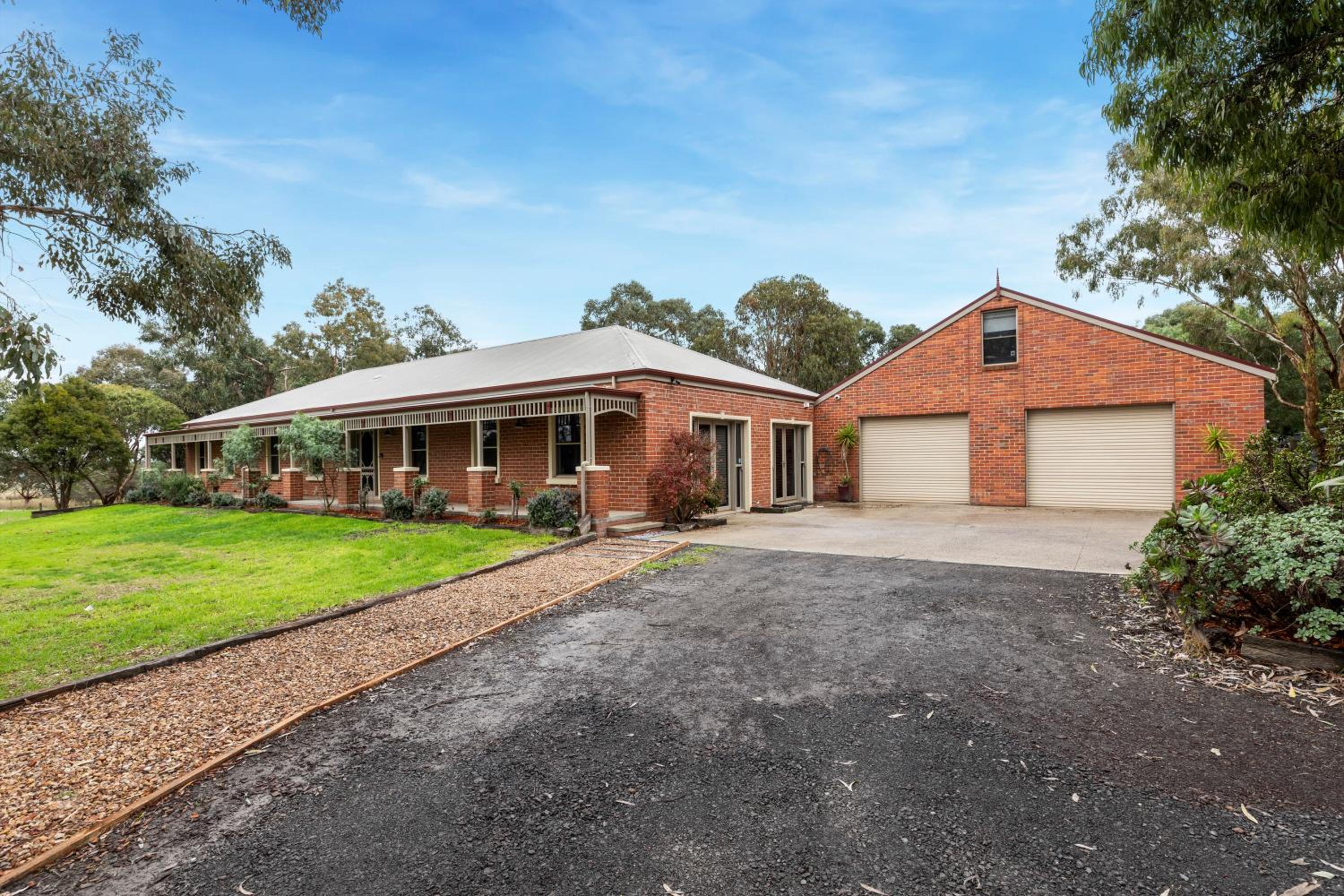10BR Great Ocean farmstay for 20 people