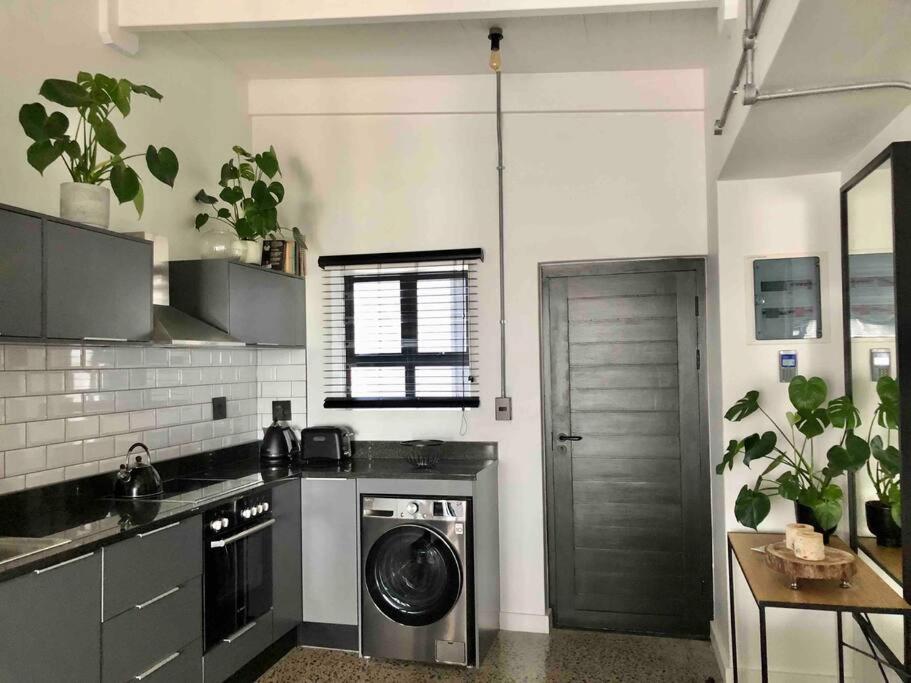 Top floor apartment by the beach