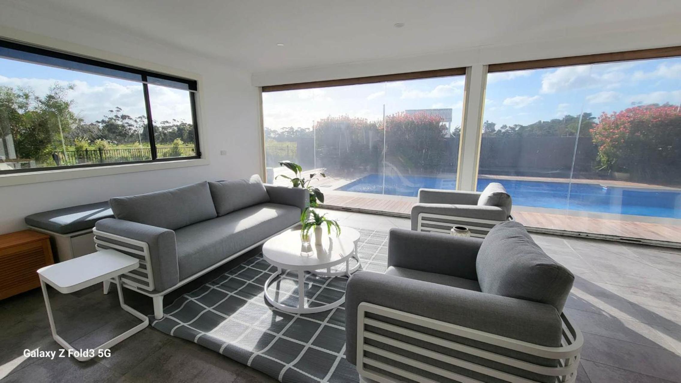10BR Great Ocean farmstay for 20 people