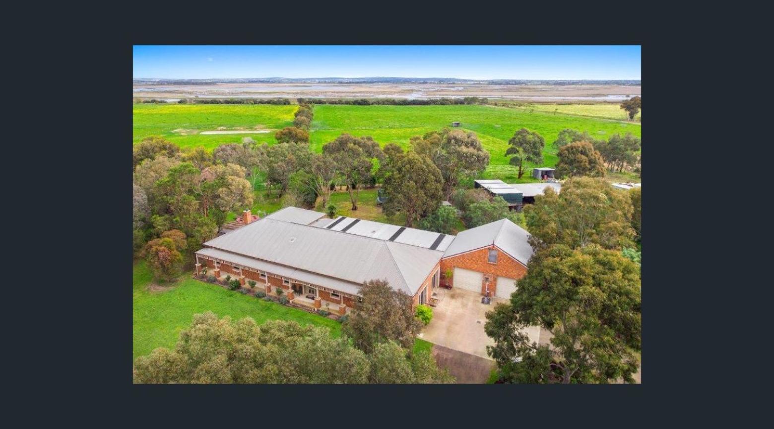 10BR Great Ocean farmstay for 20 people